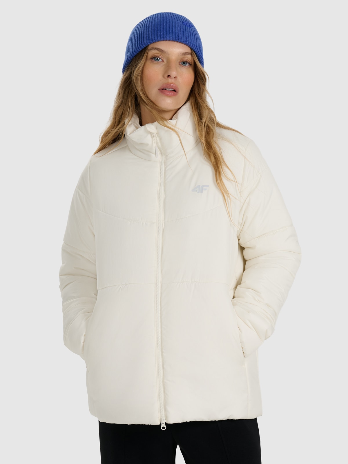 Moteriška striukė su sintetiniu pūkų kamšalu - kreminė