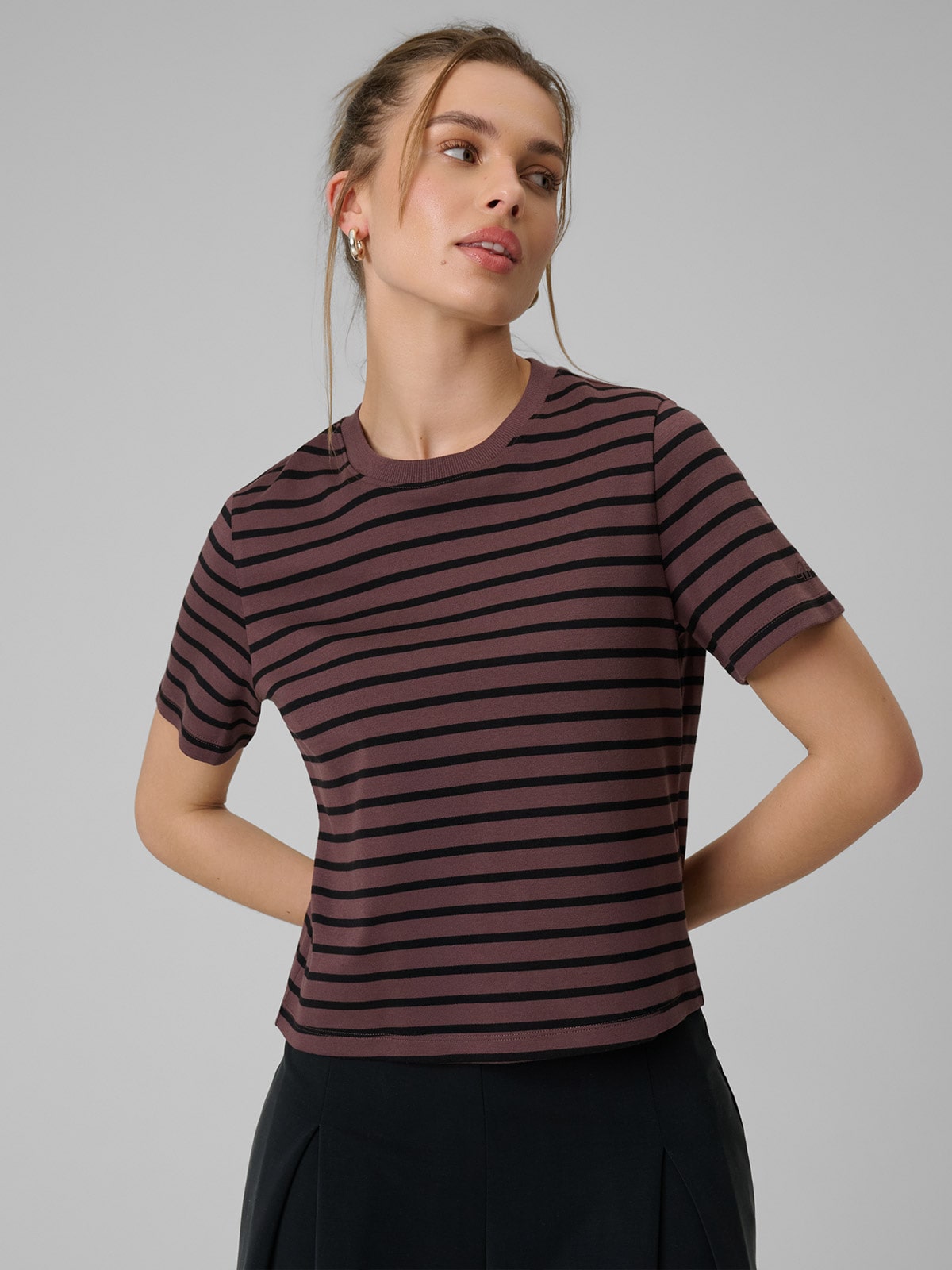 Moteriški T-shirt regular lygus marškinėliai - rudi