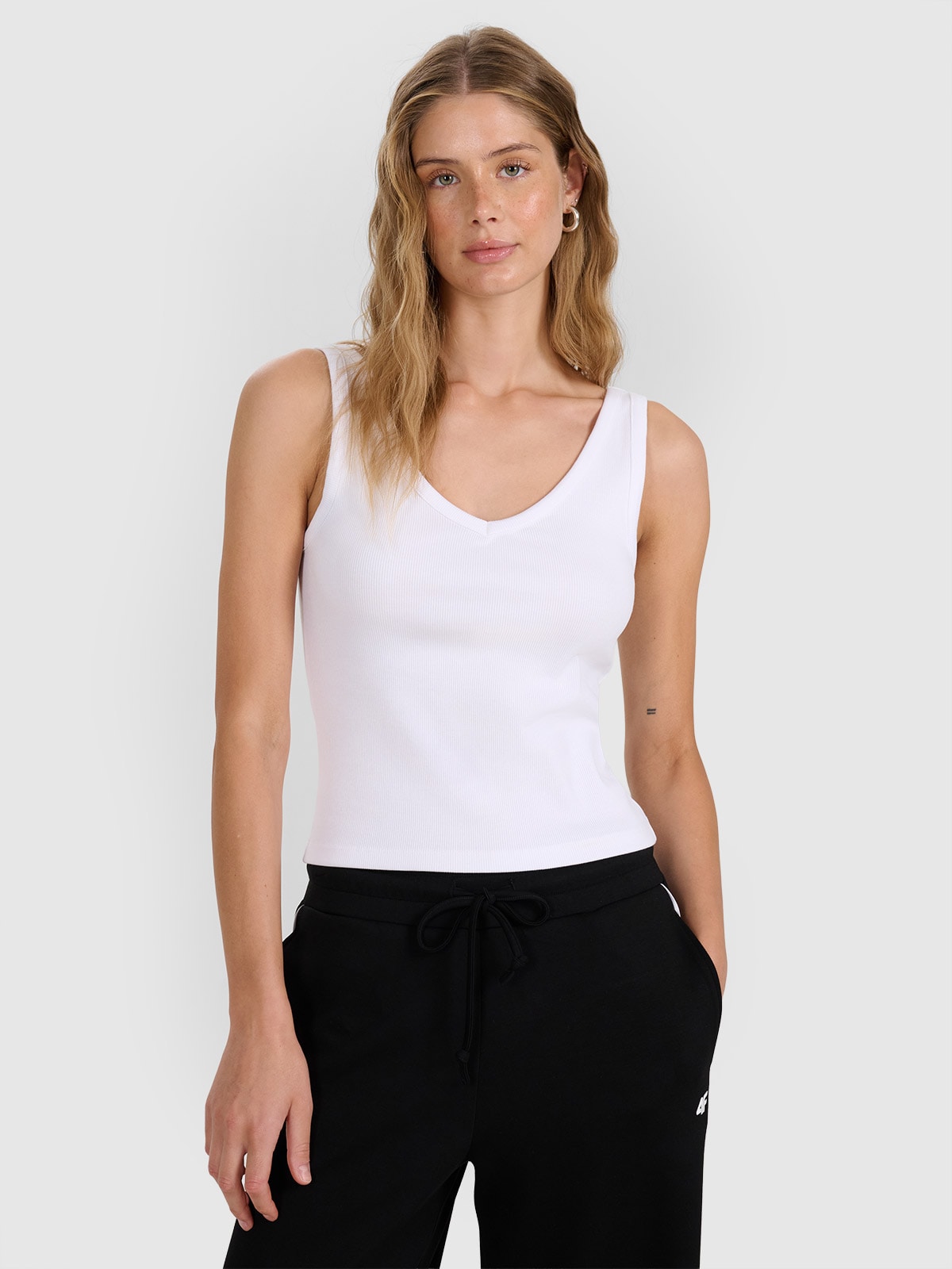 Moteriški top slim marškinėliai iš dryžuoto audinio - balti