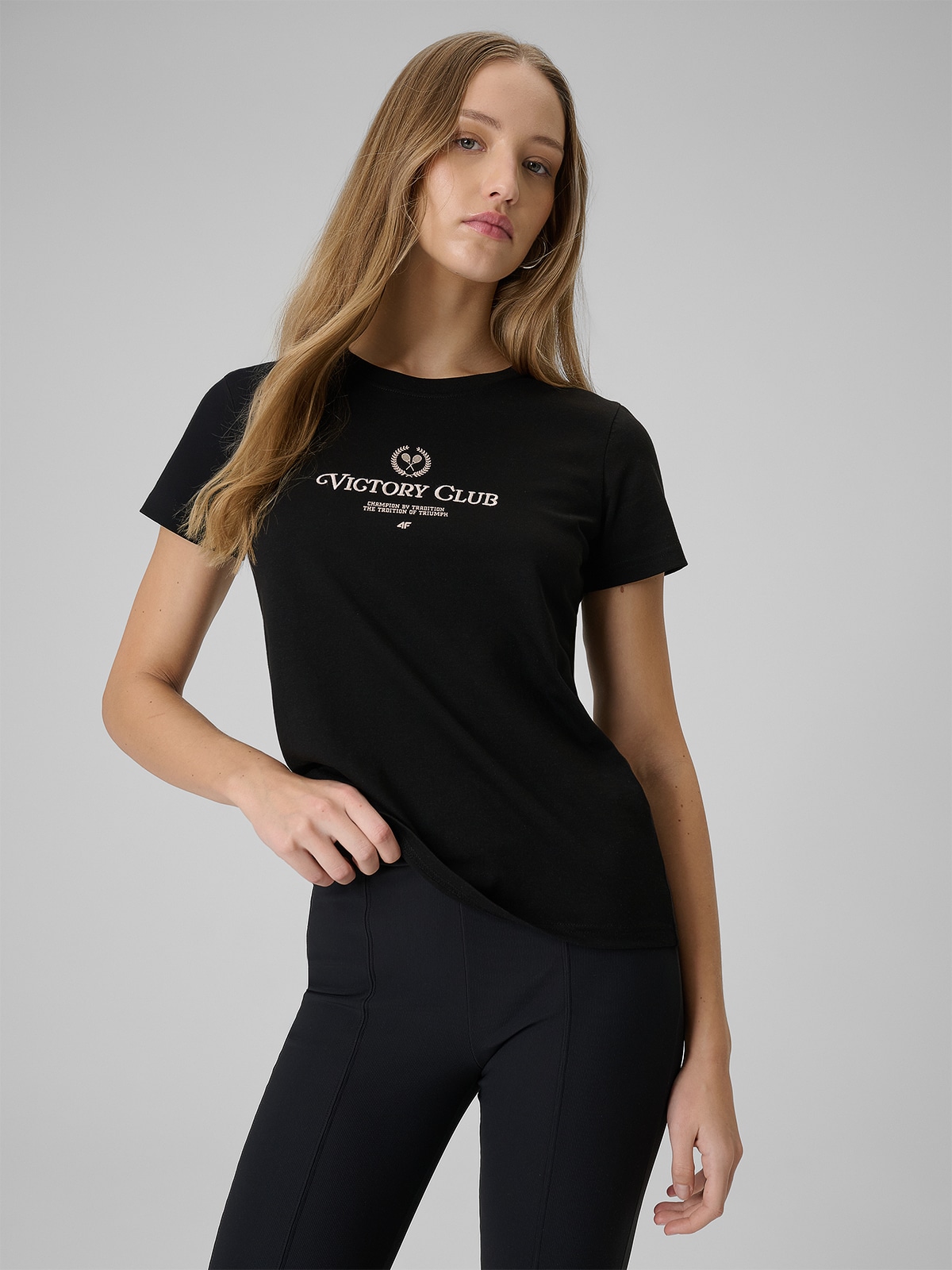 Moteriški T-shirt regular marškinėliai su grafika - juodi