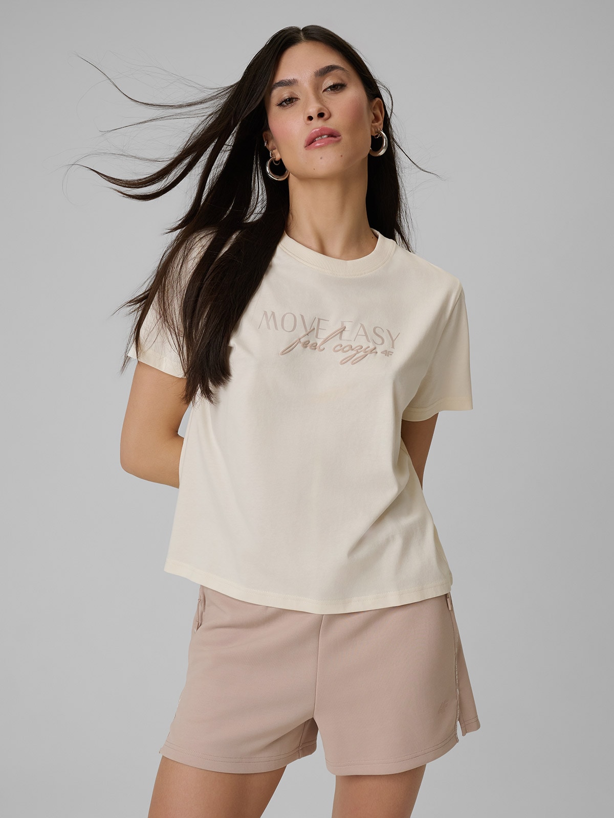 Boxy marškinėliai su spauda moterims - smėlio