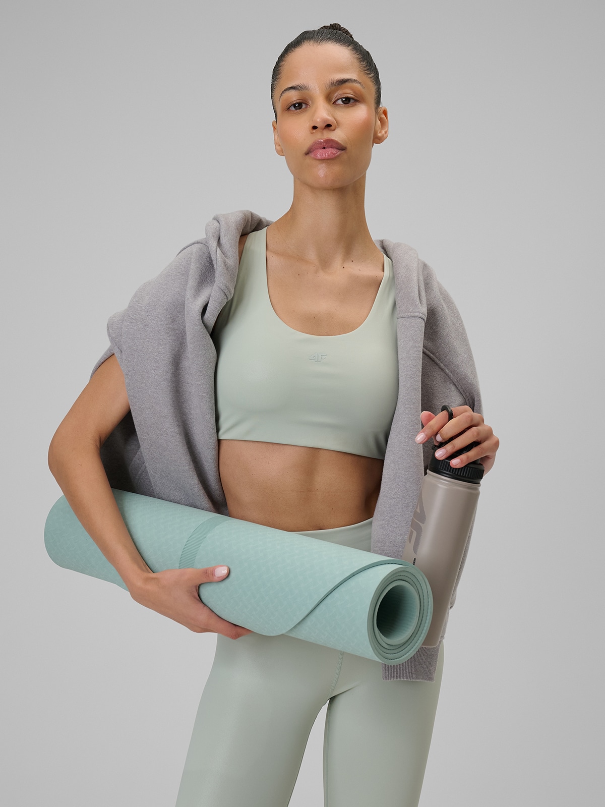 Moteriška liemenėlė jogai su maža parama - mėtinės spalvos