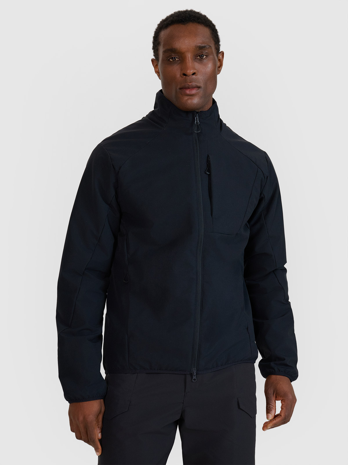 Vyriška striukė su sintetiniu pūkų kamšalu - juoda