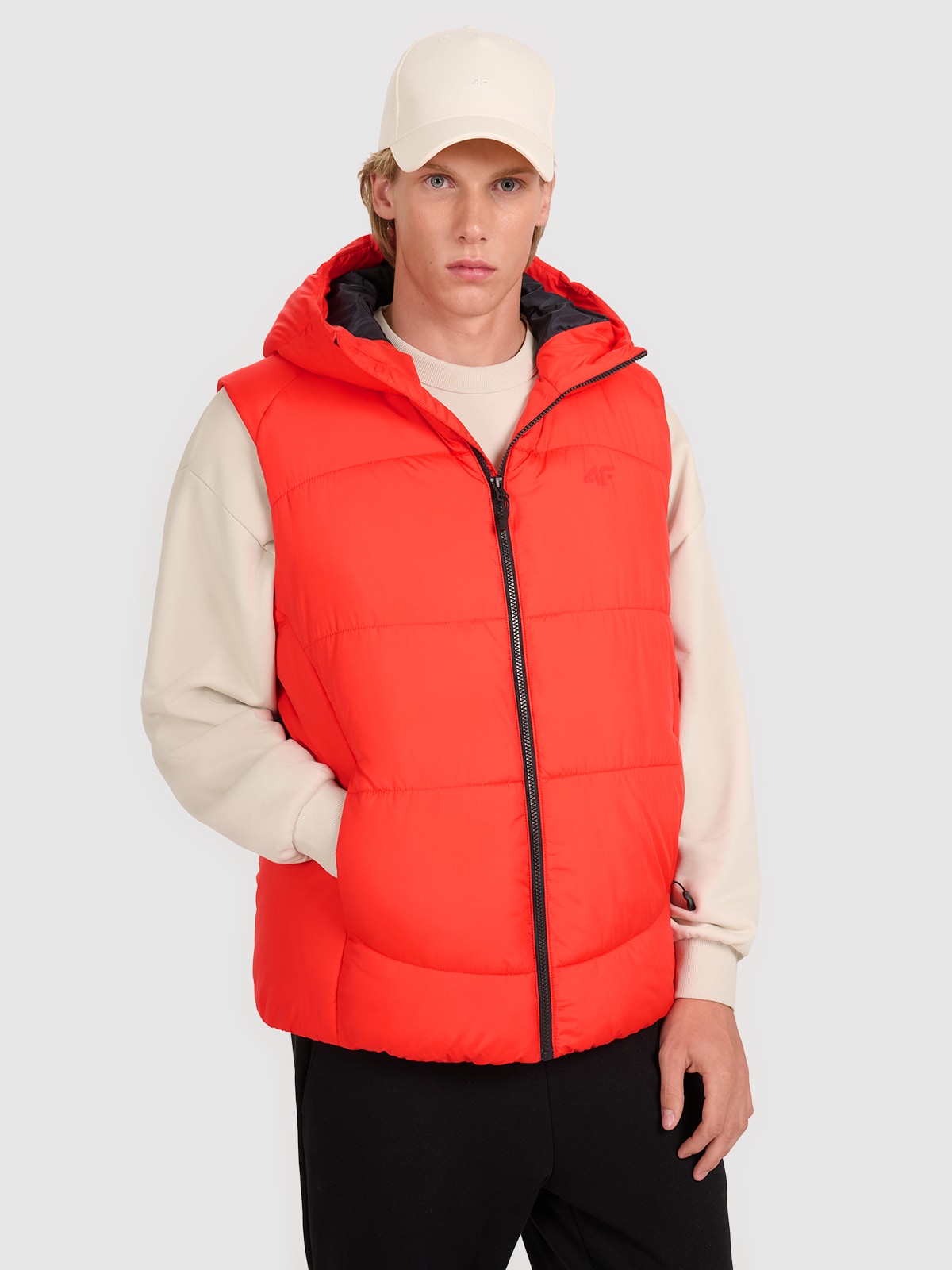 **Vyriška pūkinė berankovė striukė su sintetiniu kamšalu - raudona