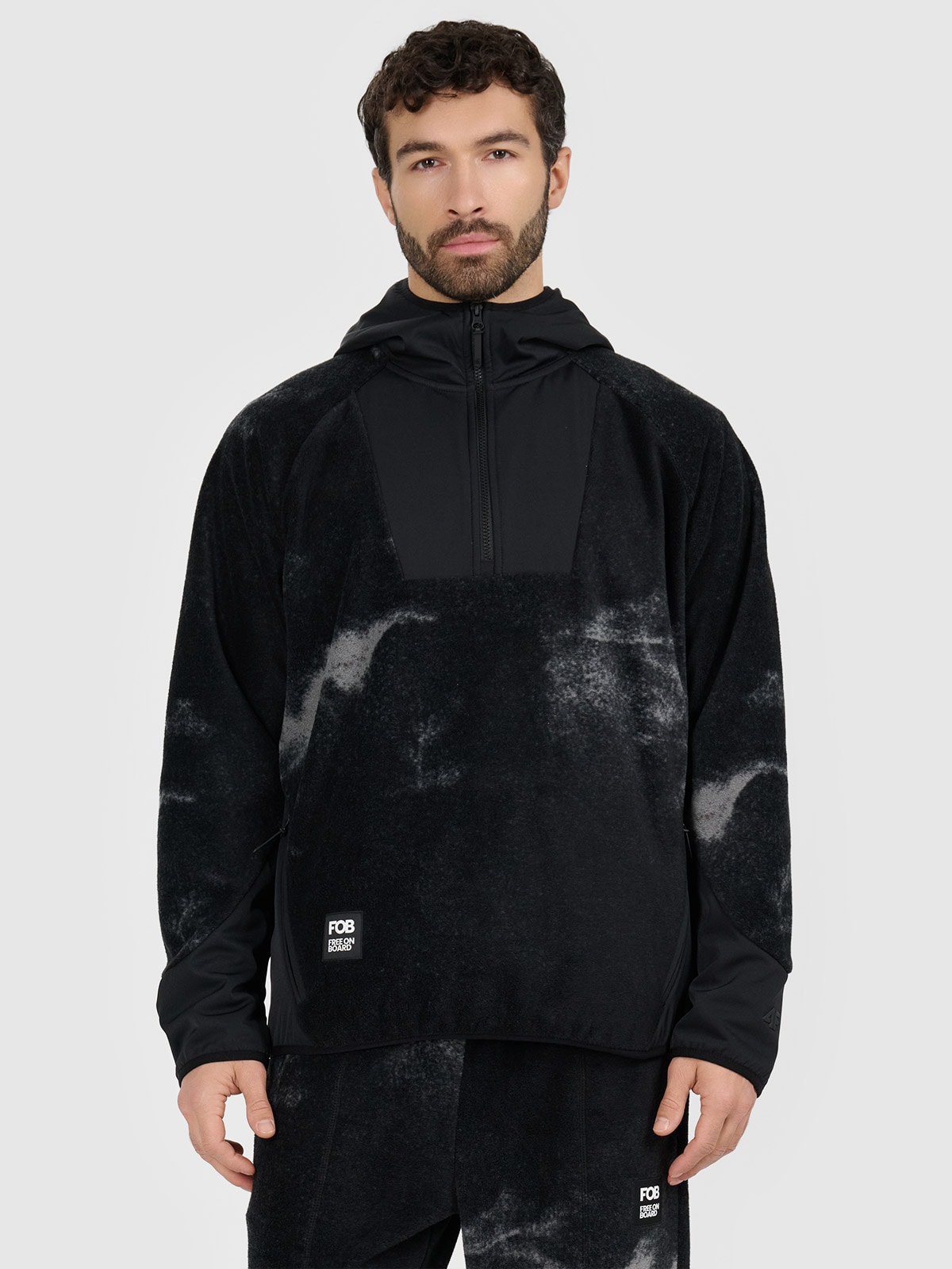 Vyriškas loose flisas su gobtuvu - juodas