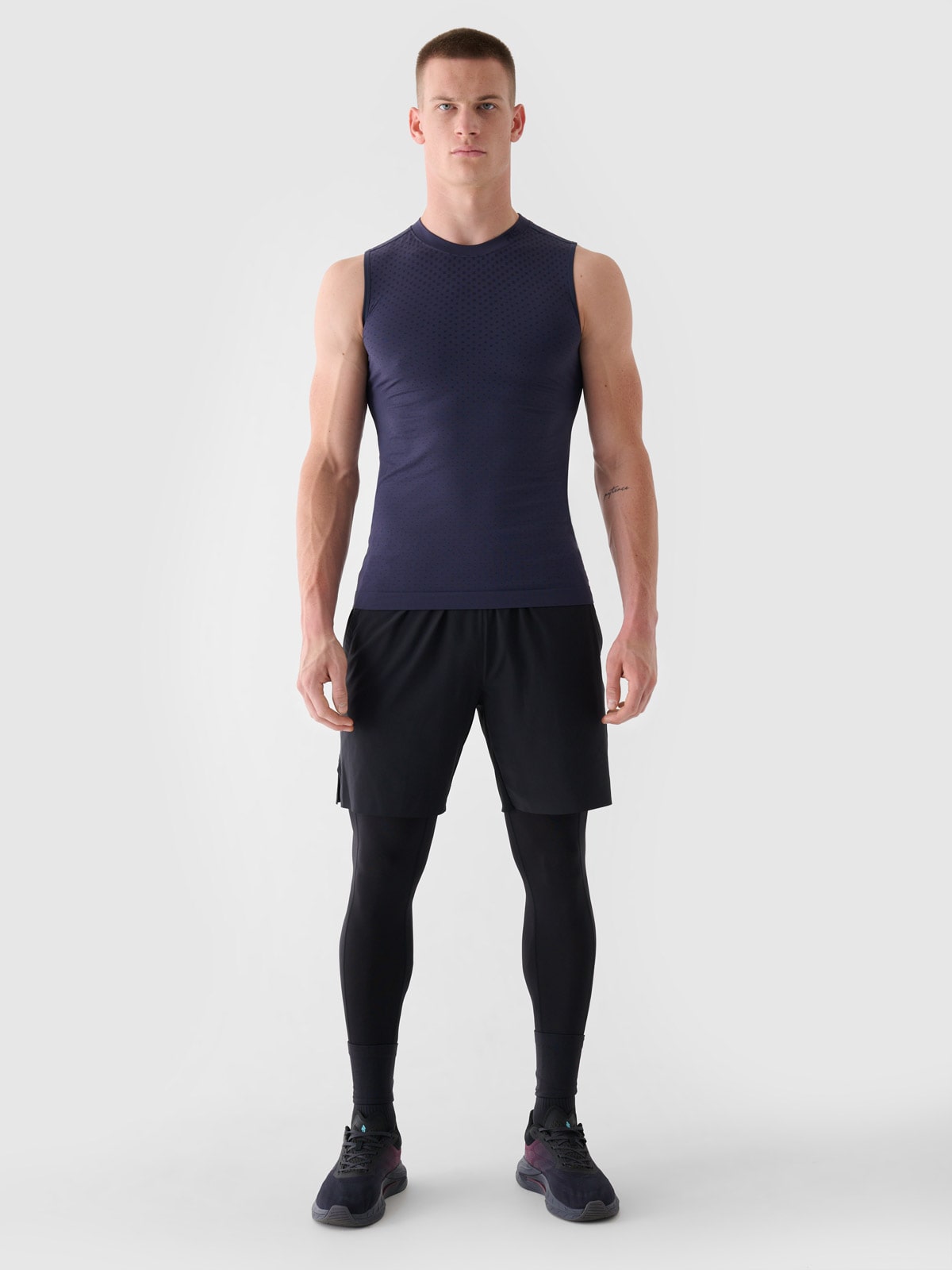 Vyriški sportiniai greitai džiūstantys šortai 4F x Robert Lewandowski - juodi