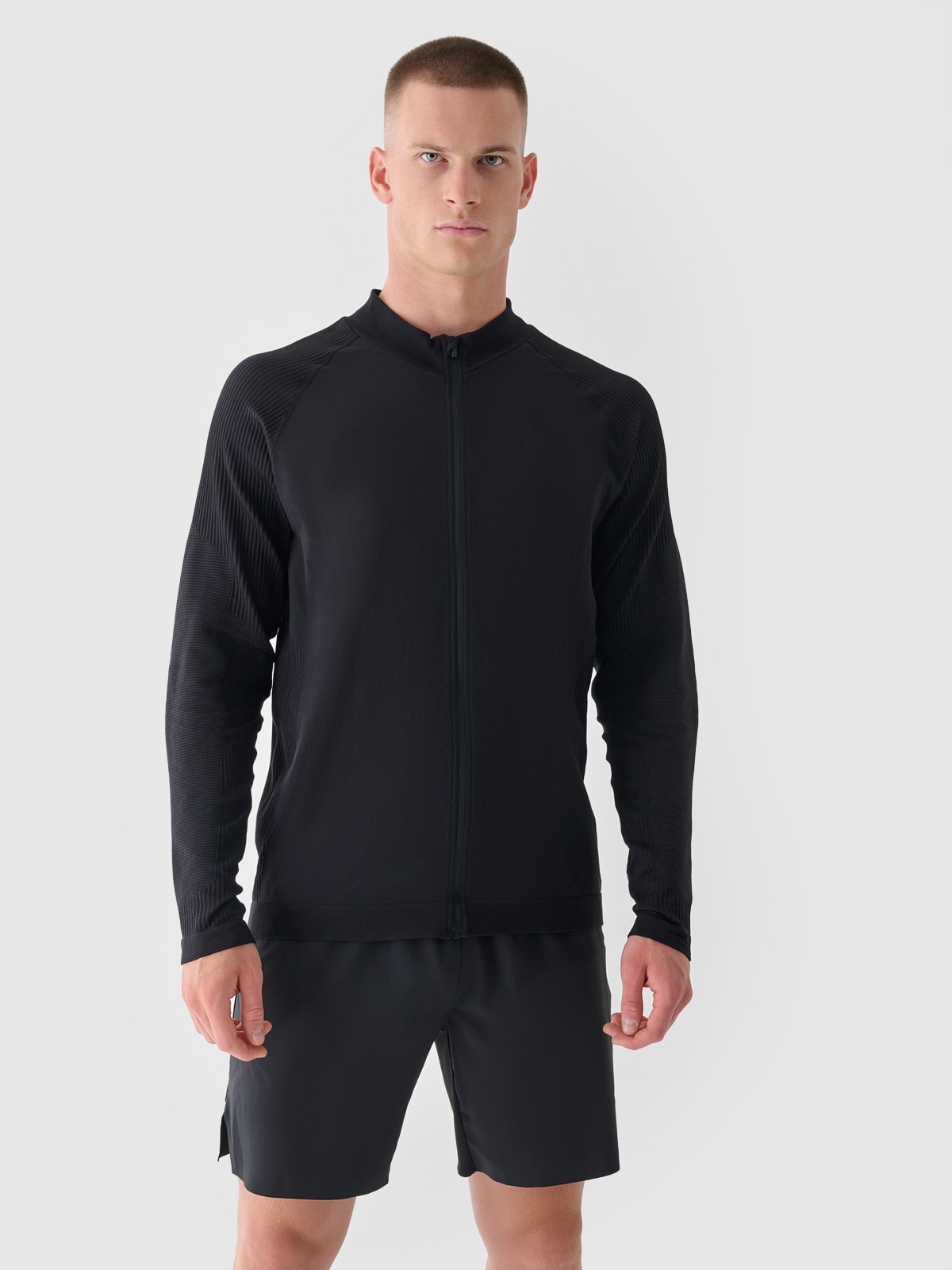 Vyriškas sportinis greitai džiūstantis džemperis 4F x Robert Lewandowski - juodas