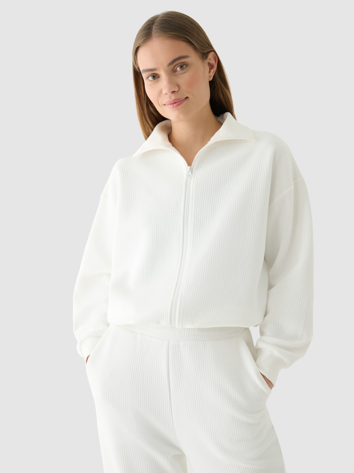 Moteriškas crop top atsegamas džemperis be gobtuvo - baltas