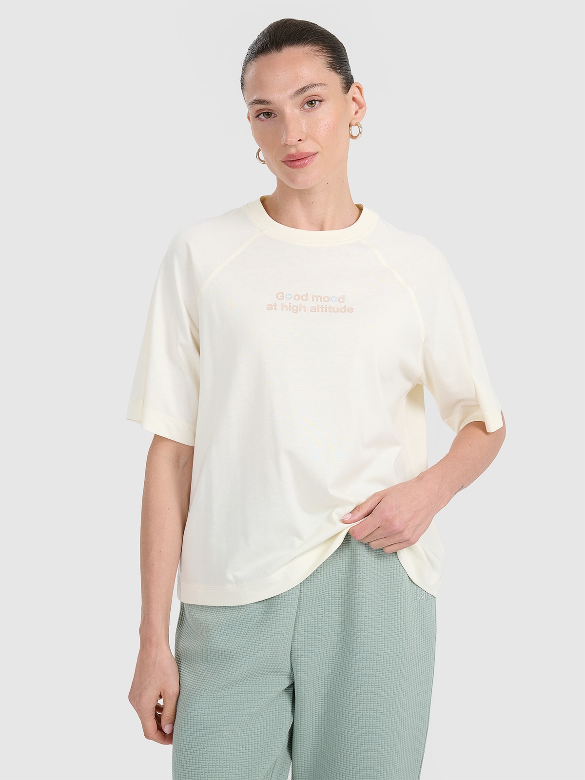 Moteriški T-shirt oversize marškinėliai su spauda - balti