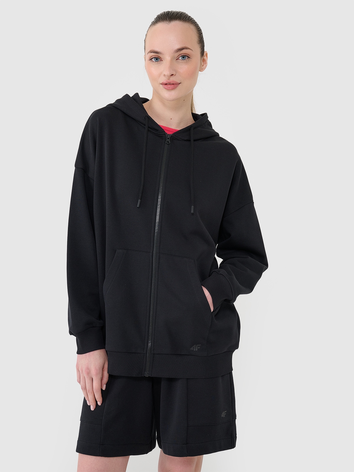 Moteriškas sportinis atsegamas džemperis su gobtuvu - juodas