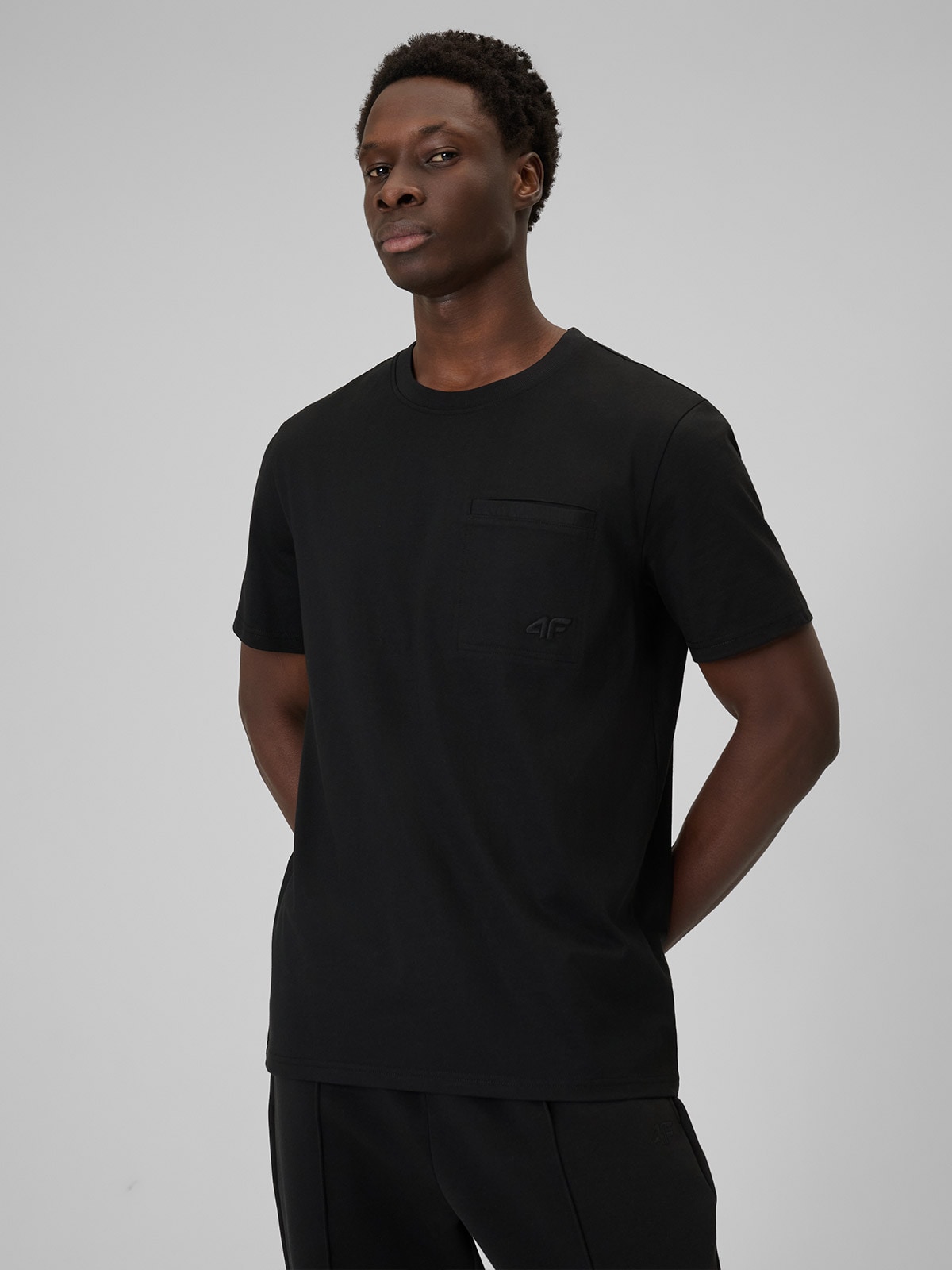 Vyriški T-shirt regular lygus marškinėliai - juodi