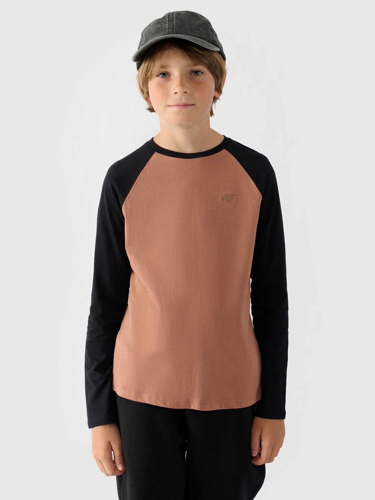 Longsleeve regular lygūs marškinėliai berniukams - smėlio spalvos