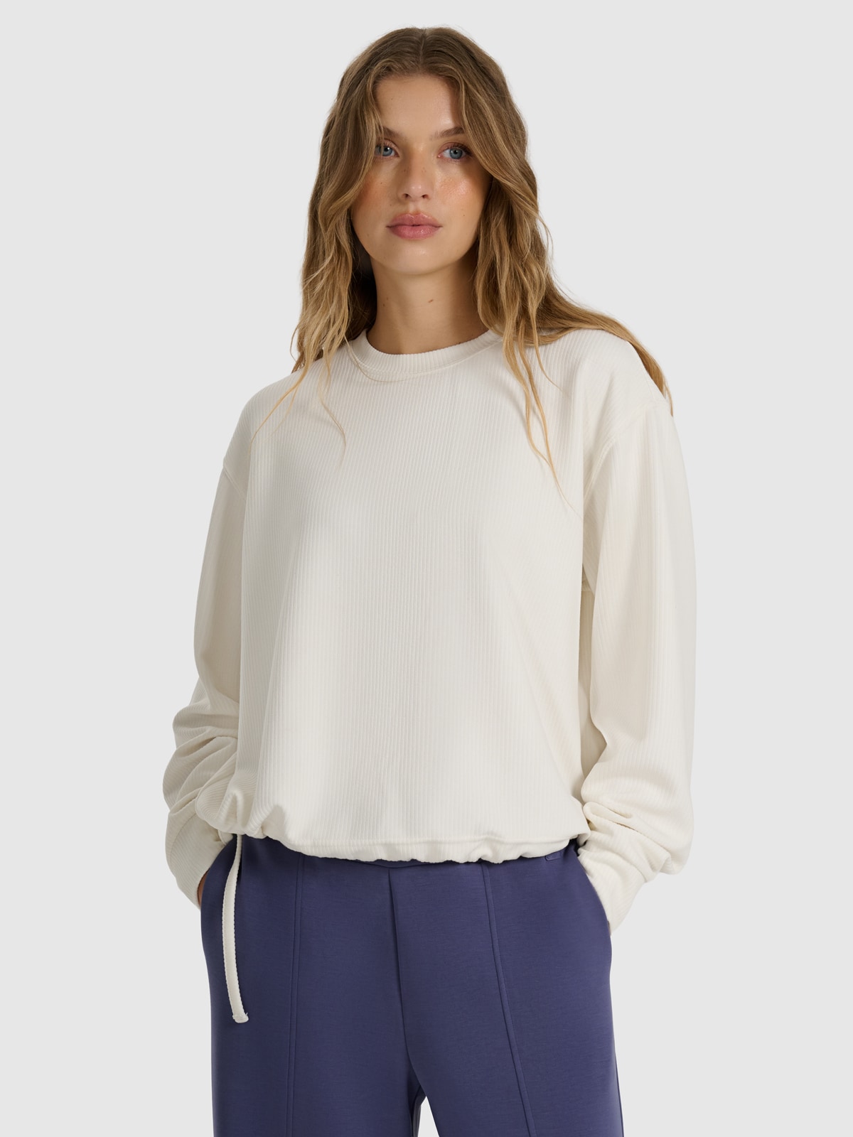 Moteriškas sportinis neatsegamas džemperis su modalio priemaiša - baltas