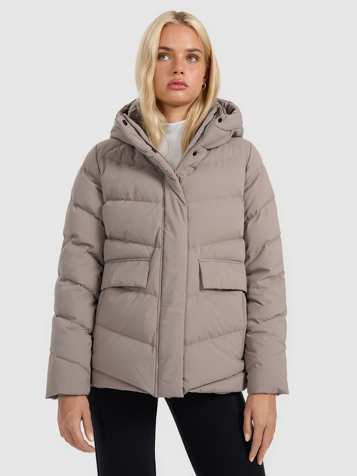 Moteriška striukė su natūralių pūkų kamšalu - smėlio spalvos