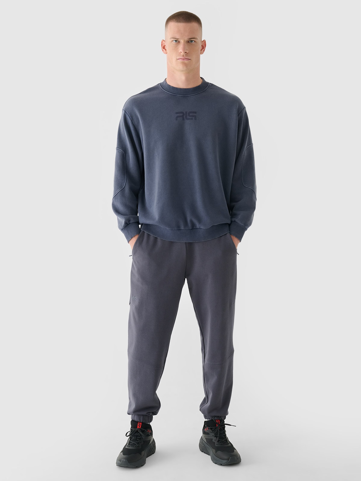 Vyriškos sportinės jogger kelnės 4F x Robert Lewandowski - pilkos