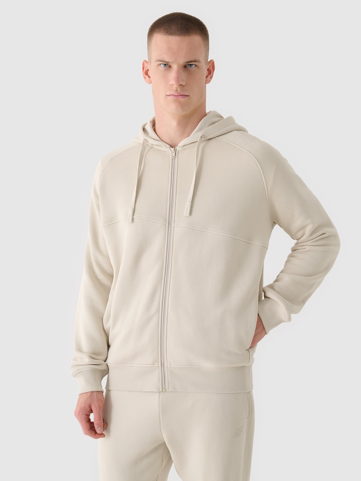Vyriškas sportinis atsegamas džemperis su gobtuvu - smėlio spalvos