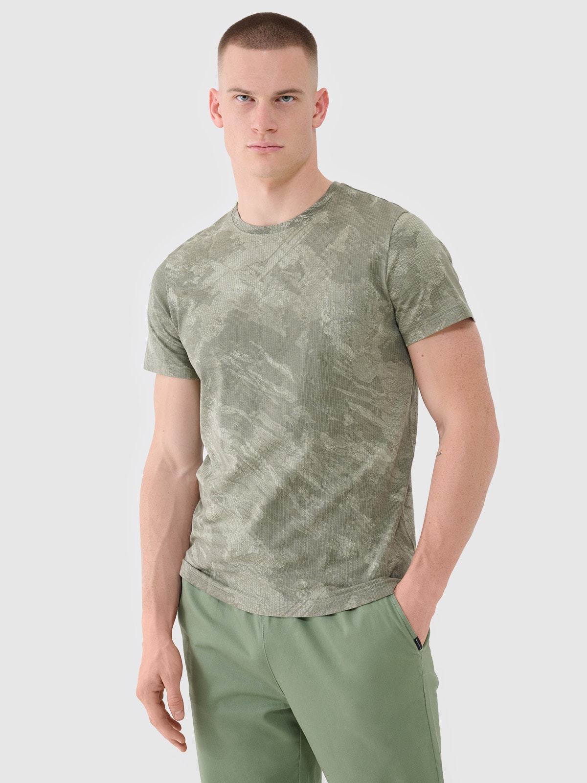 Vyriški T-shirt regular marškinėliai su spauda - alyvuogių/khaki spalvos