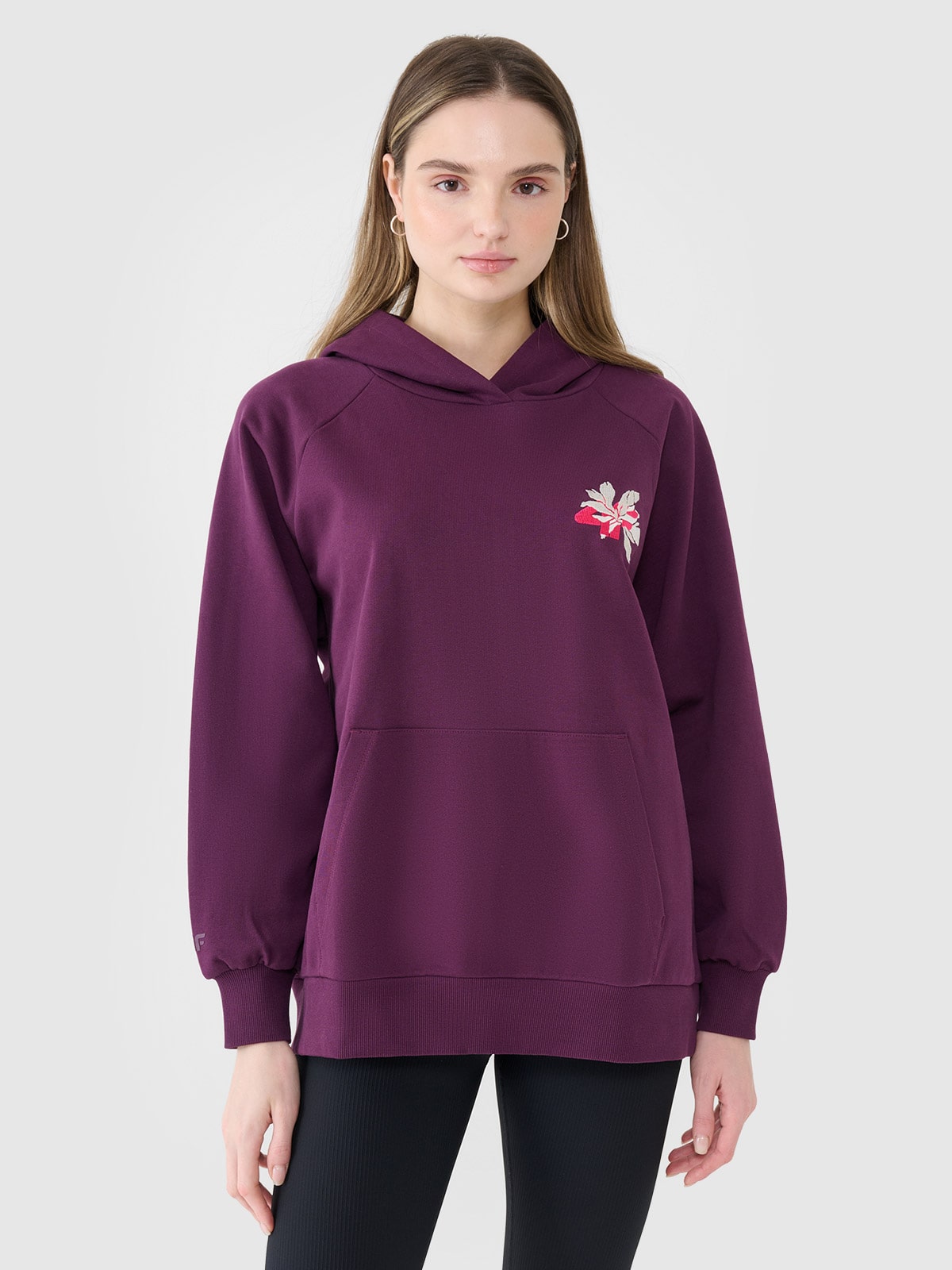 Moteriškas sportinis oversize neatsegamas džemperis su gobtuvu - violetinis