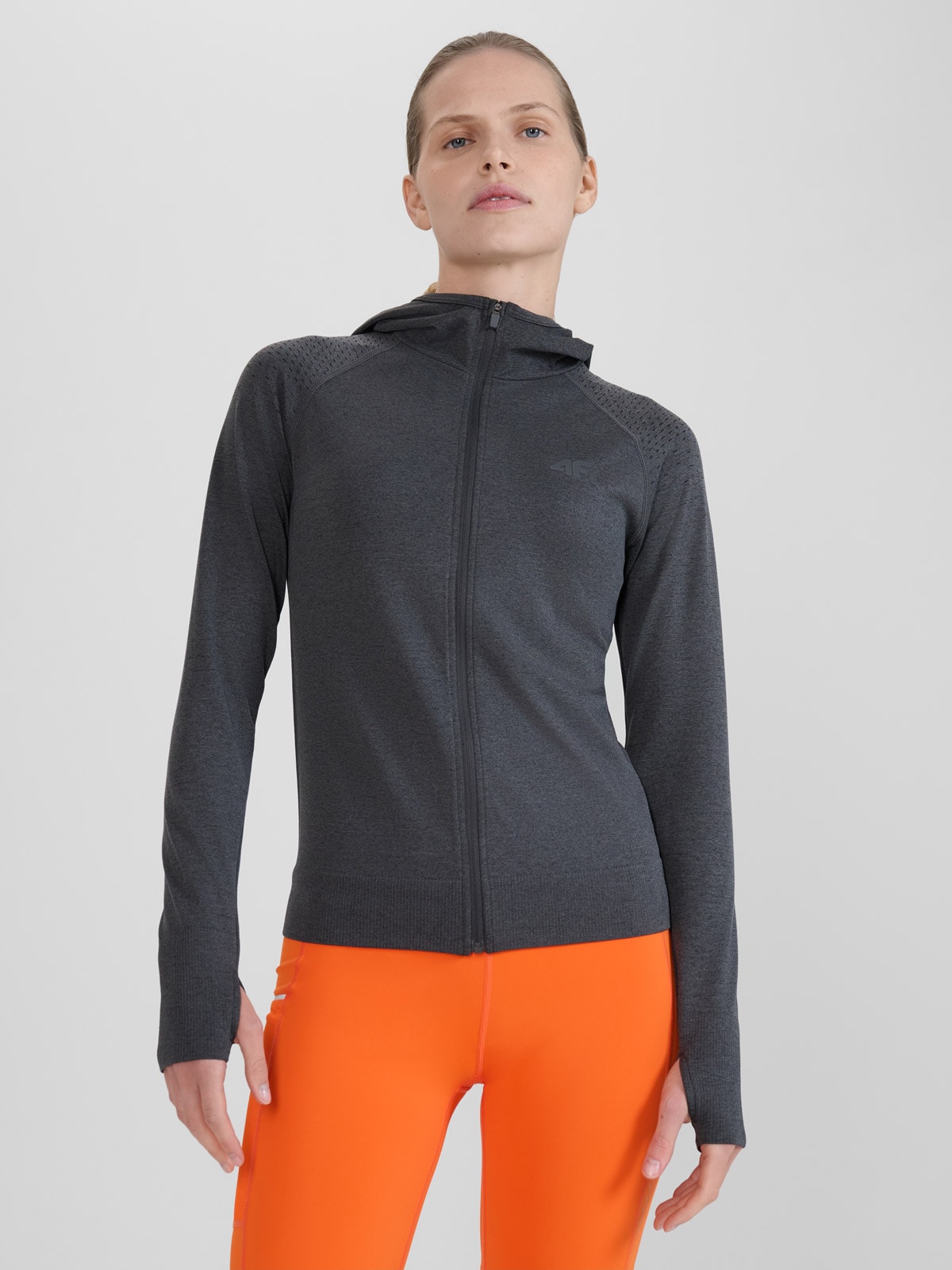 Moteriškas atsegamas bėgimo lauke džemperis su gobtuvu - pilkas