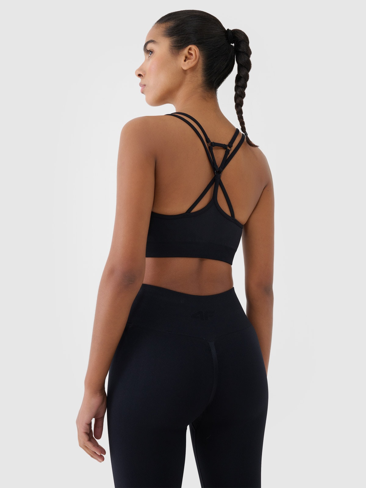 Treniruočių liemenėlė užtikrinanti mažą paramą - juoda