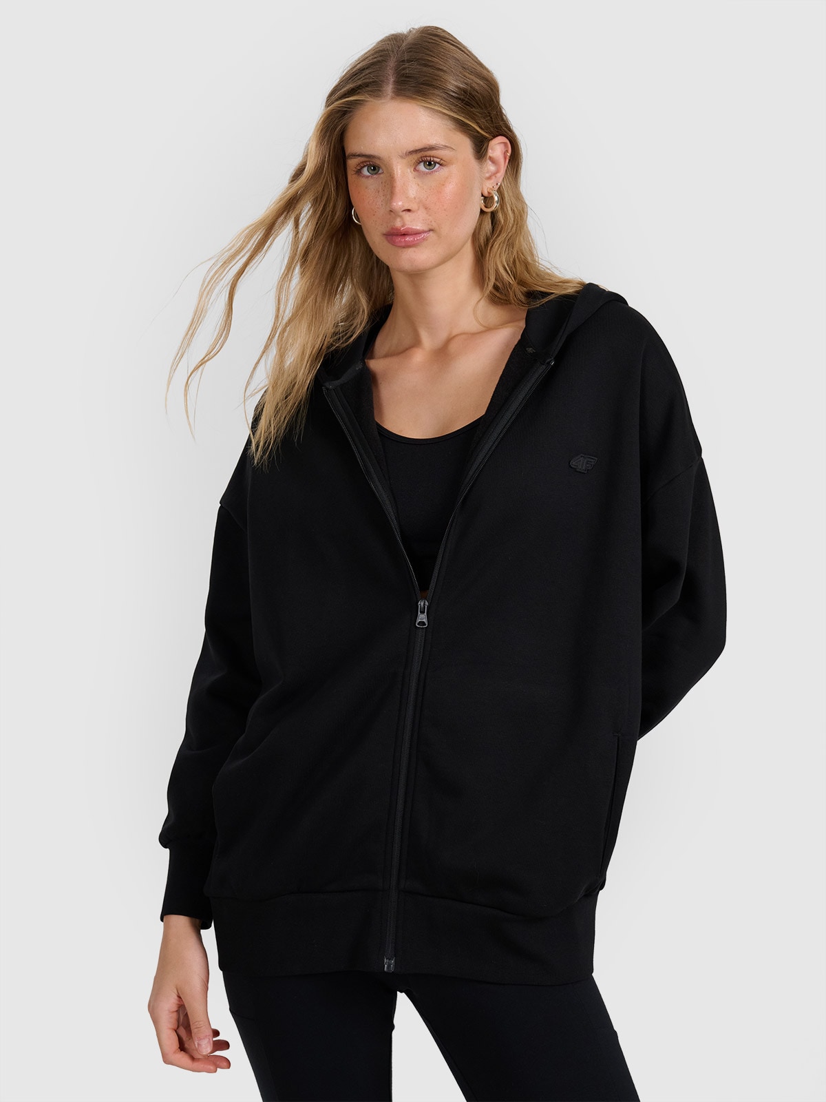 Moteriškas sportinis atsegamas džemperis su gobtuvu - juodas