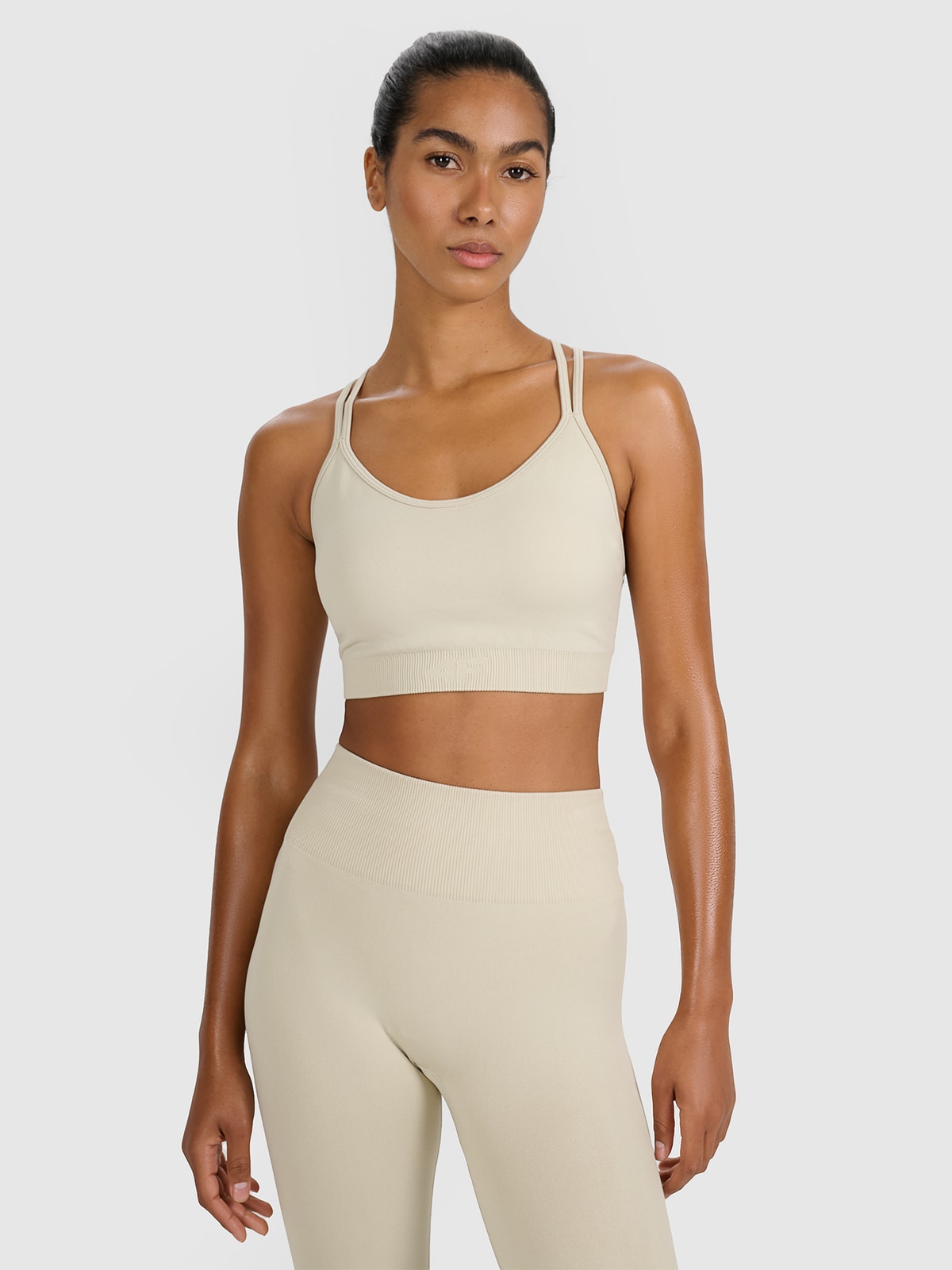 Treniruočių liemenėlė užtikrinanti mažą paramą - smėlio spalvos