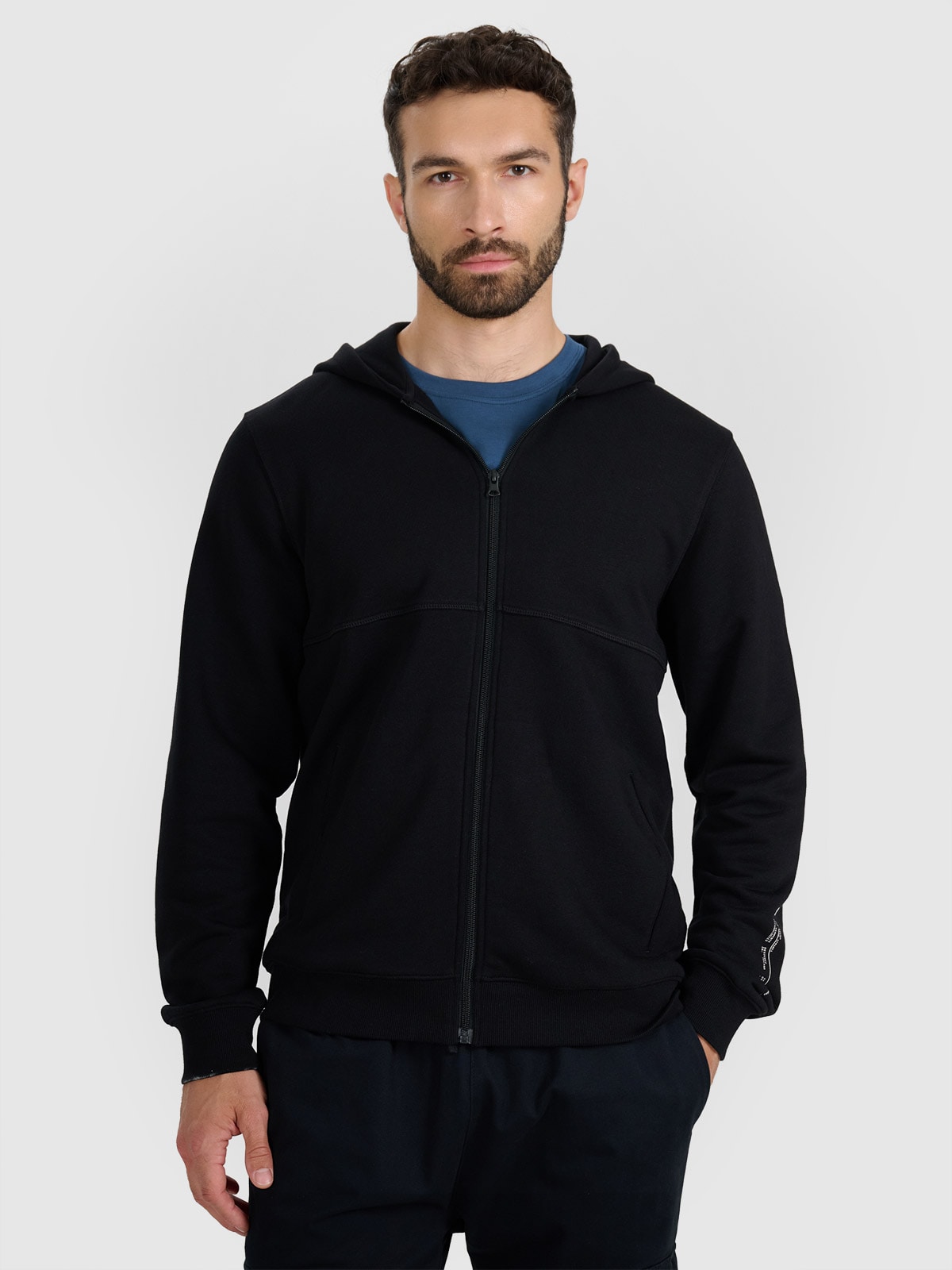 Vyriškas sportinis atsegamas džemperis su gobtuvu - juodas