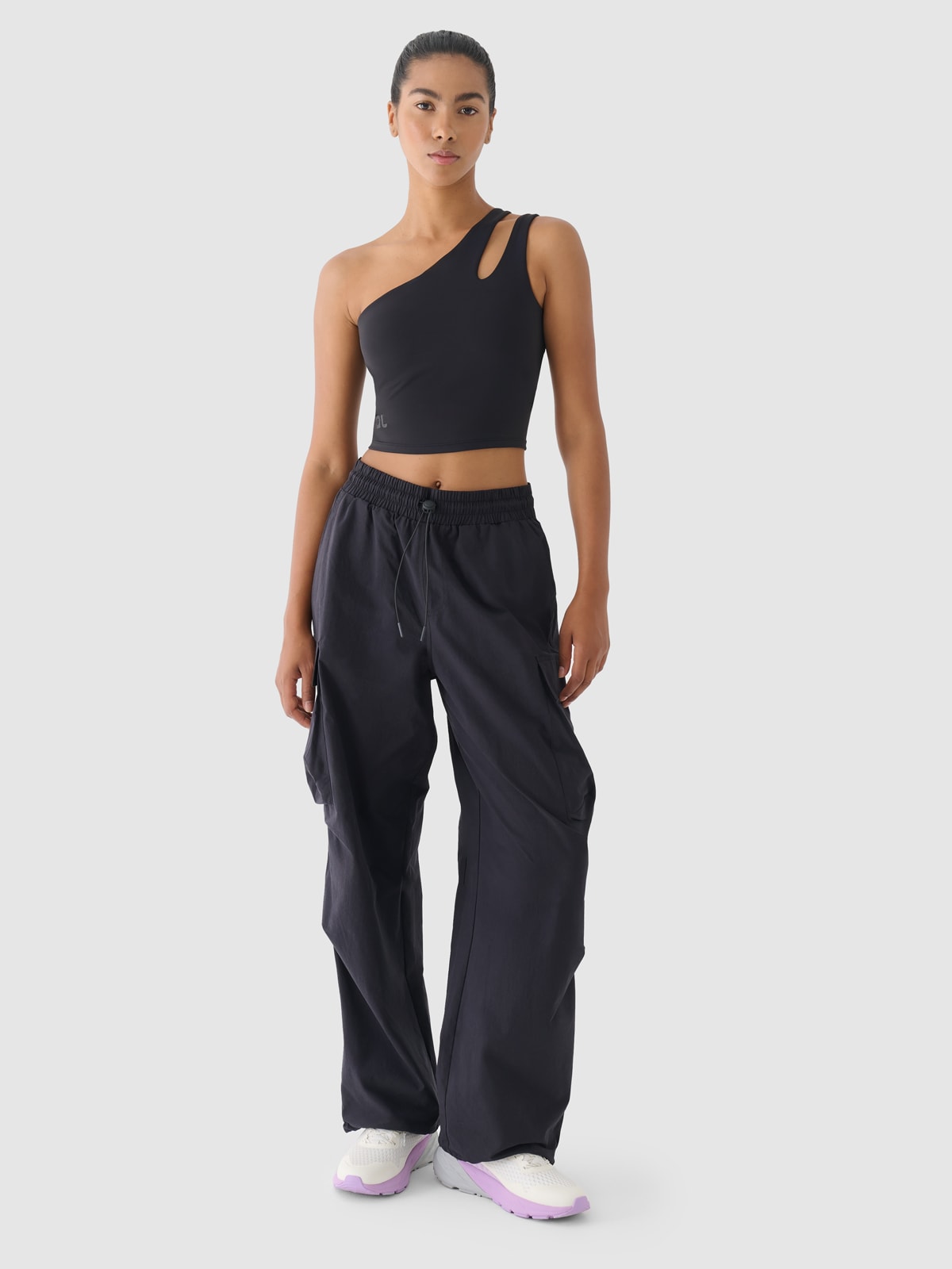 Moteriškos oversize cargo kelnės 4F x Anna Lewandowska - juodos