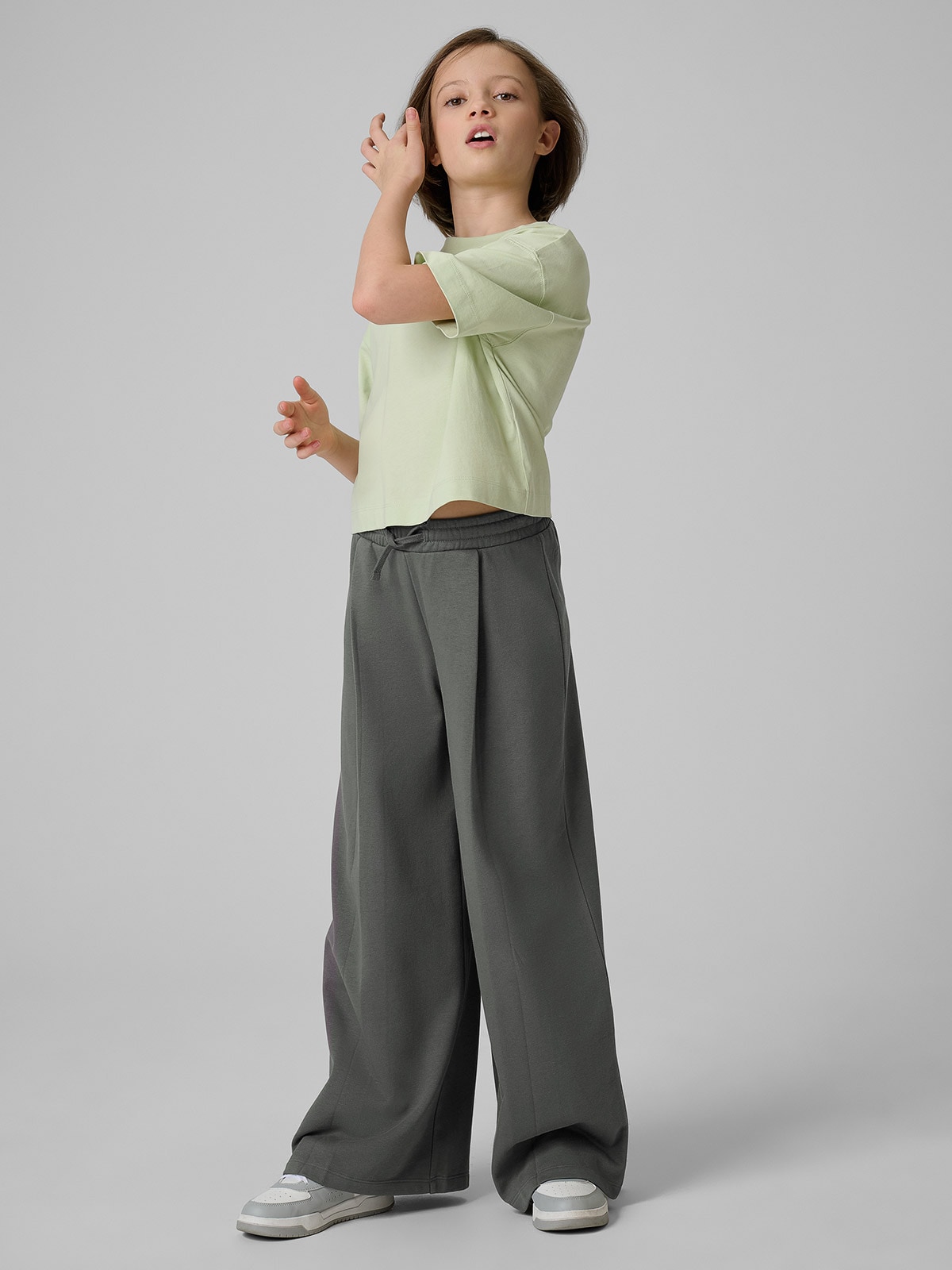 Sportinės kelnės su plačiomis klešnėmis mergaitėms - pilkos