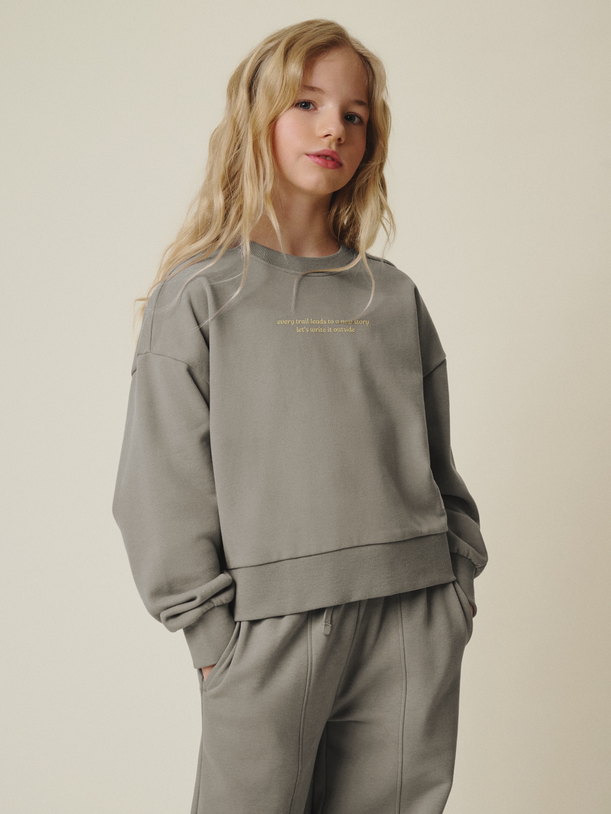 Sportinis loose džemperis be gobtuvo mergaitėms - pilkas