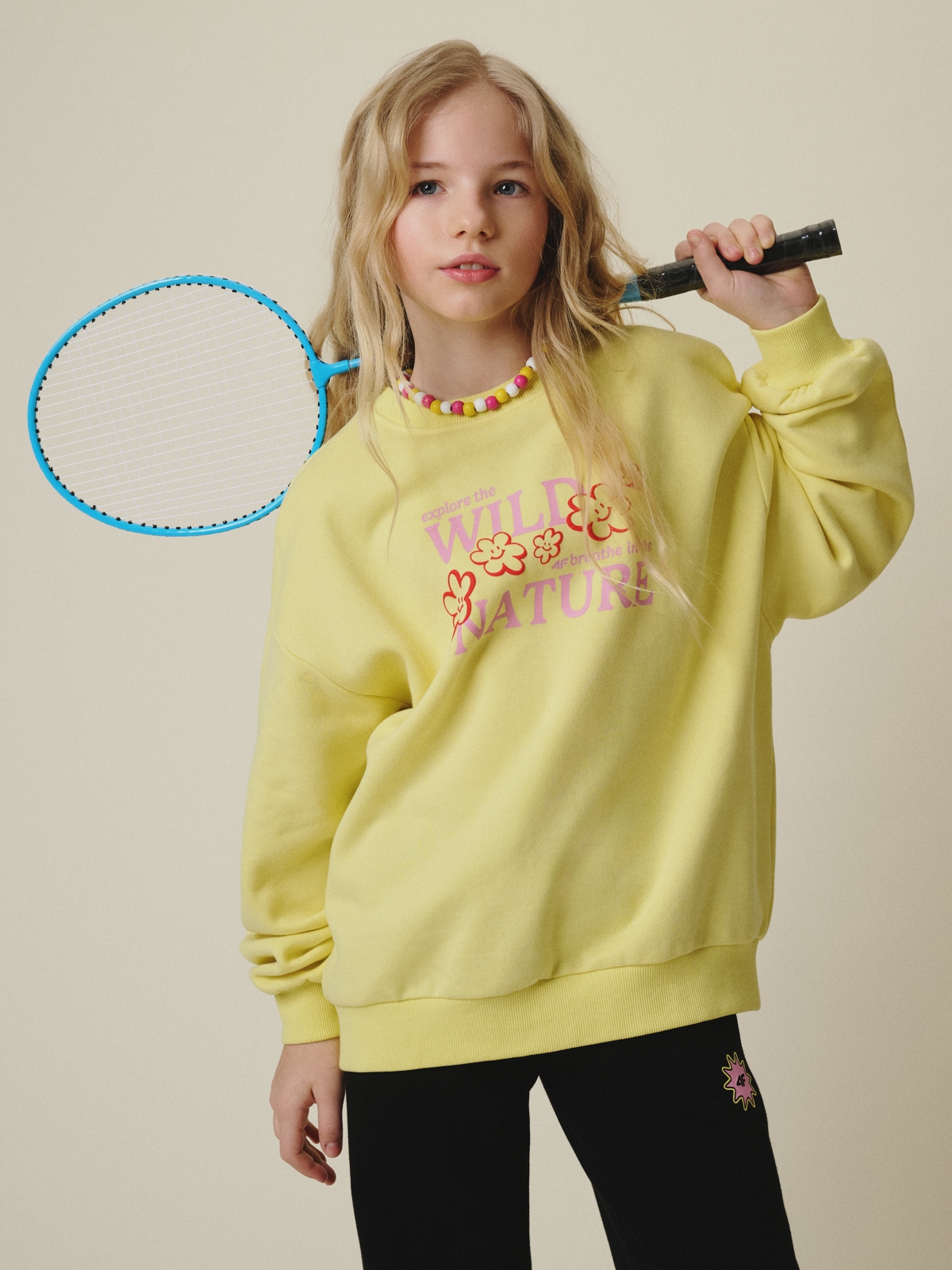 Sportinis oversize džemperis be gobtuvo mergaitėms - geltonas