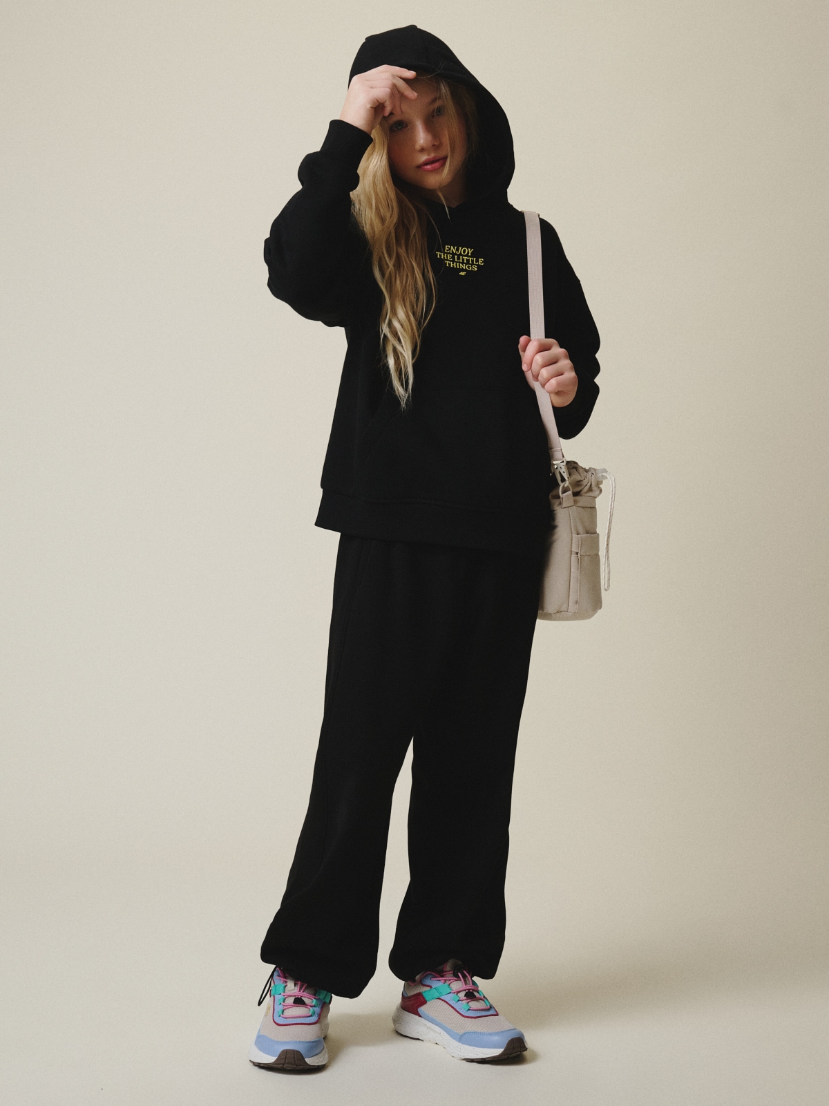 Sportinės kelnės su plačiomis klešnėmis mergaitėms - juodos