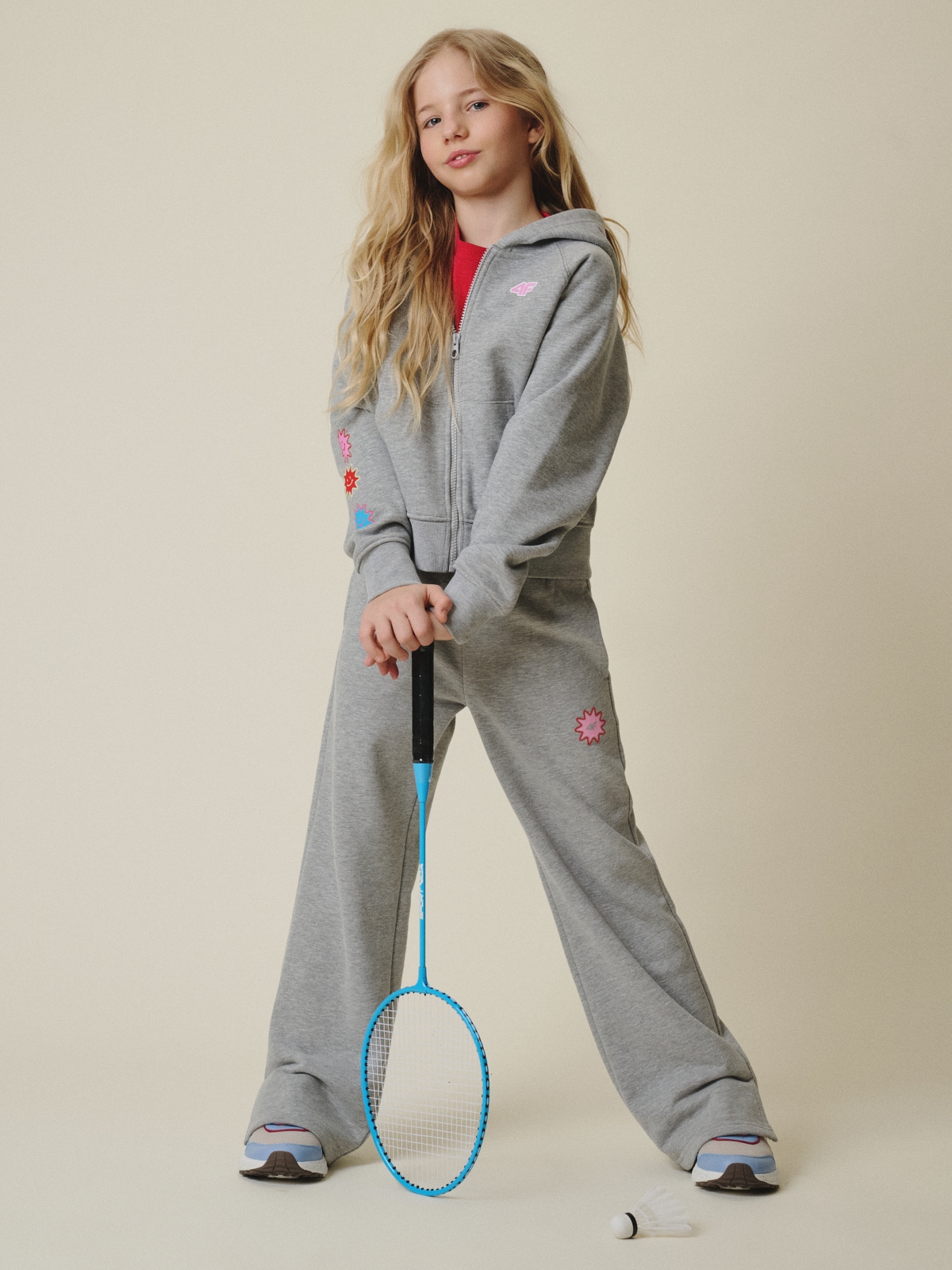 Mergaitiškos sportinės kelnės su plačiomis klešnėmis - pilkos