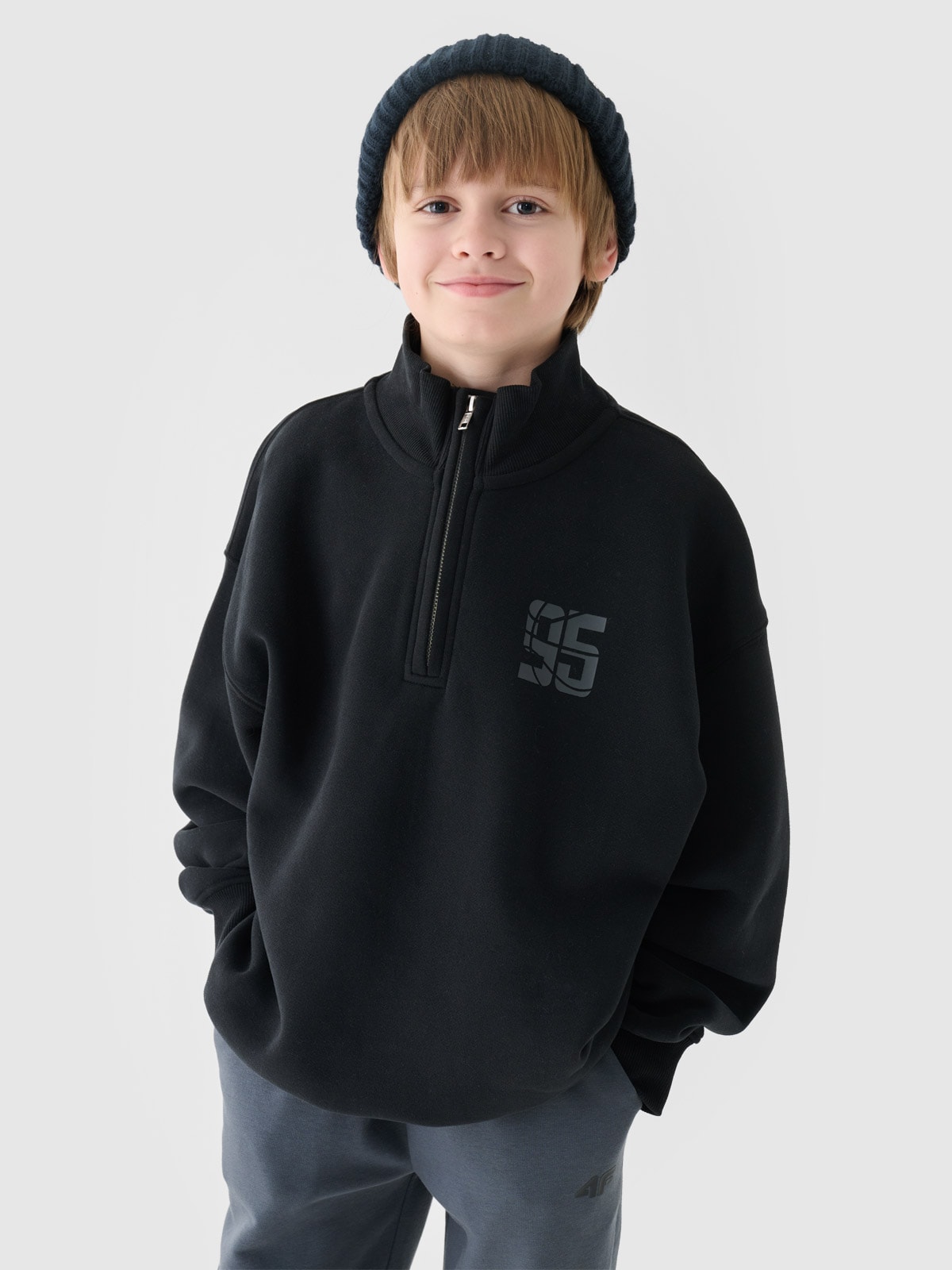 Sportinis neatsegamas džemperis be gobtuvo berniukams - juodas