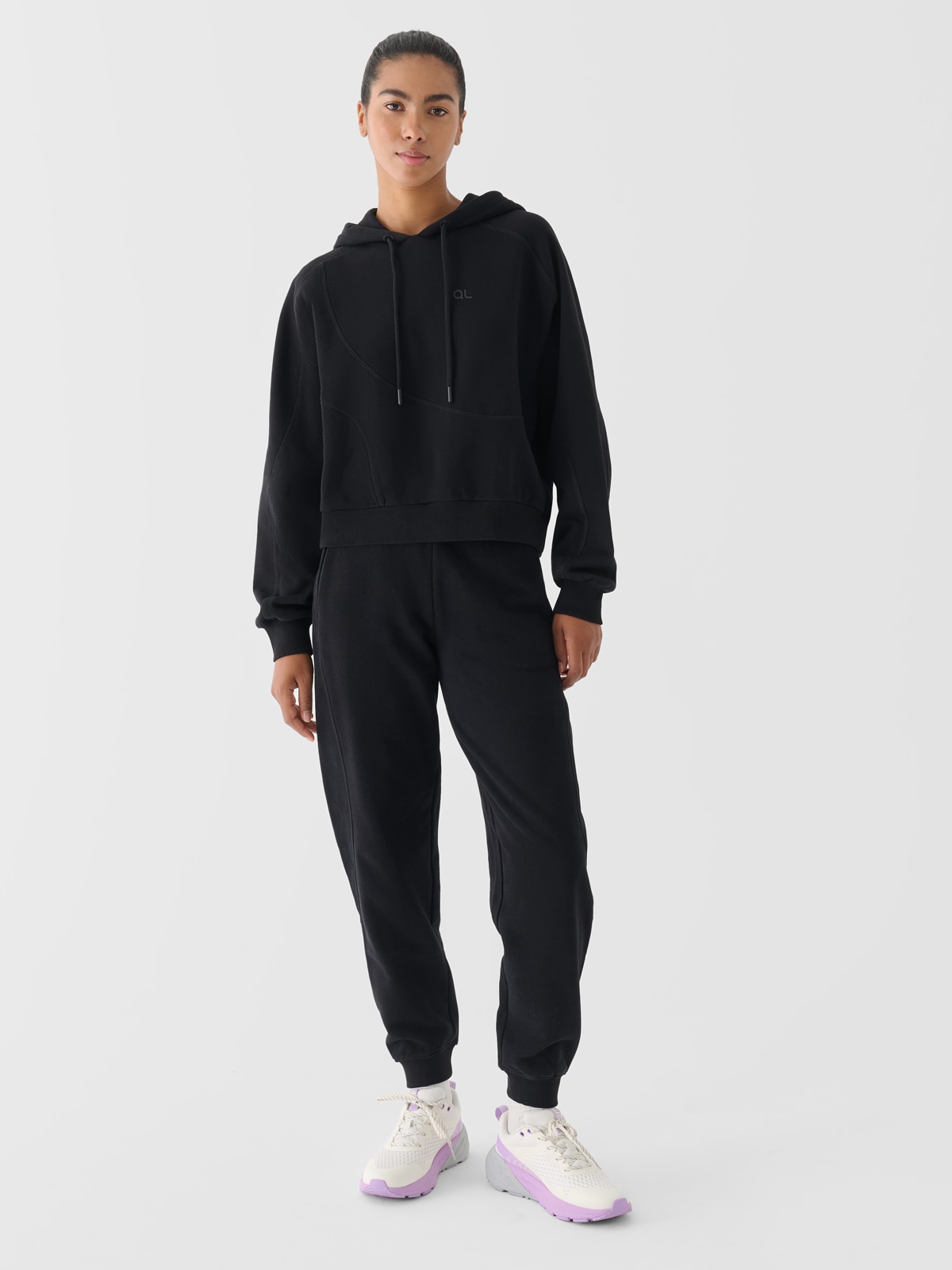 Moteriškos sportinės oversize kelnės 4F x Anna Lewandowska - juodos