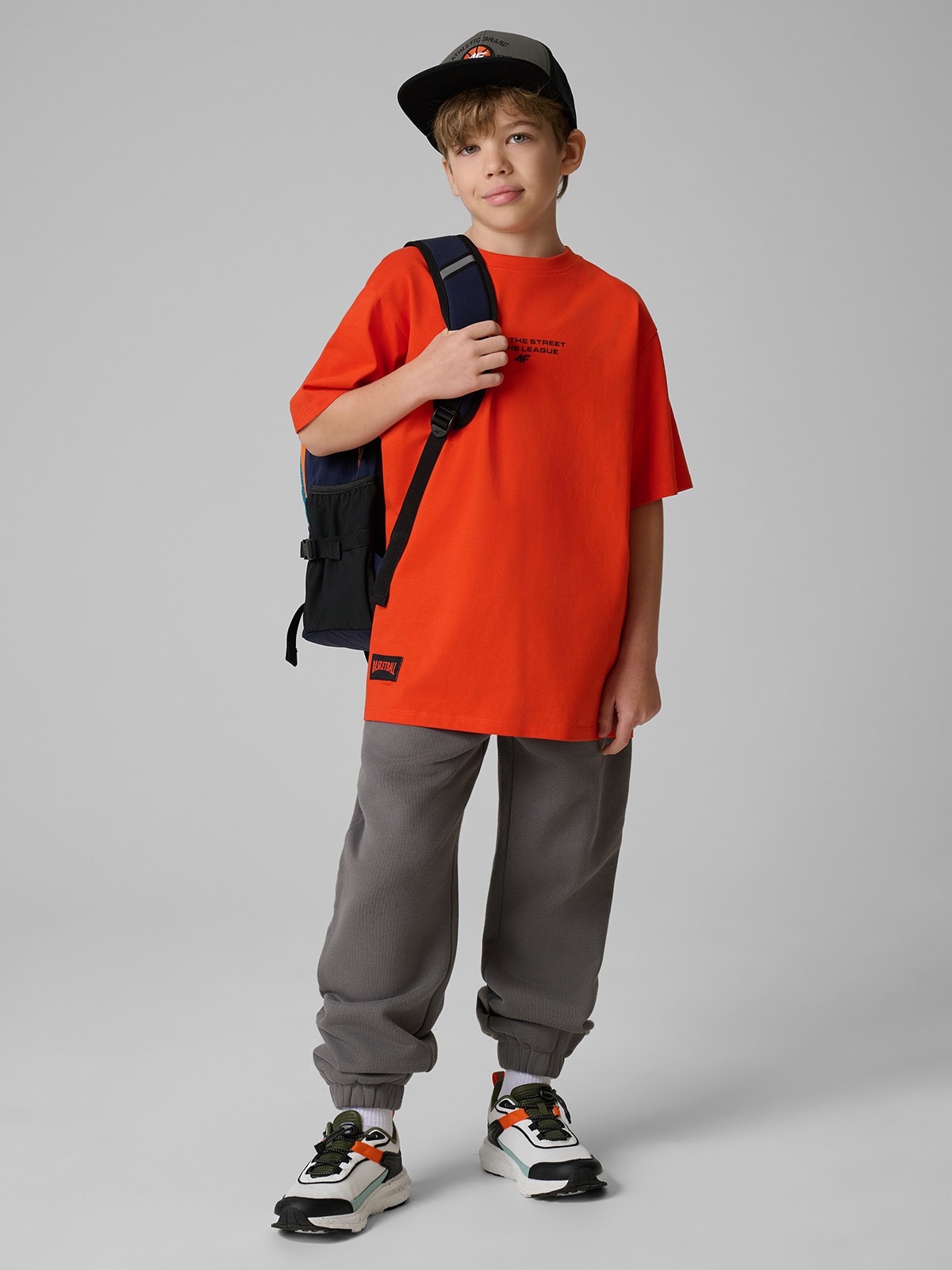 Sportinės kelnės iš struktūrinio trikotažo berniukams - pilkos