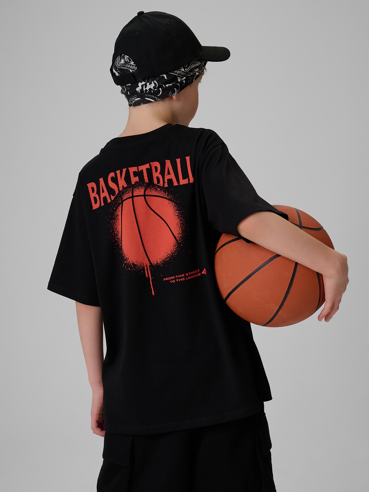 Laisvi marškinėliai su spauda berniukams - juodi