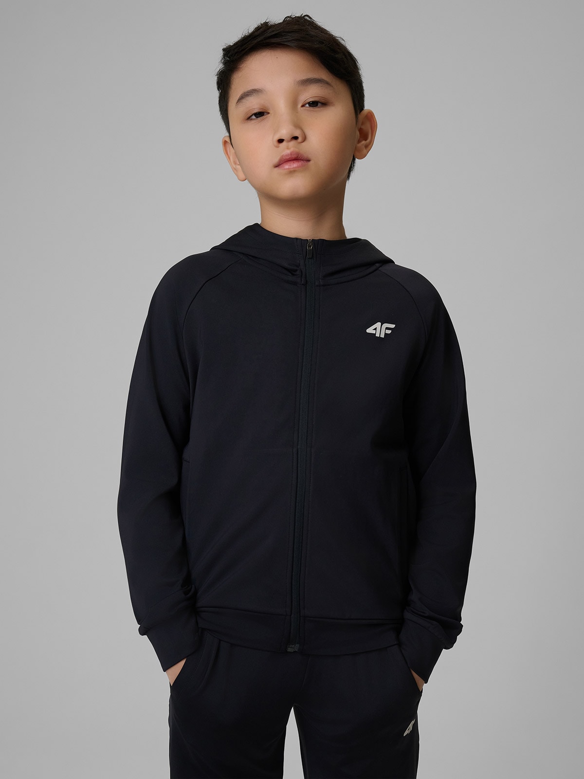 Berniukiškas regular sportinis džemperis su gobtuvu - juodas