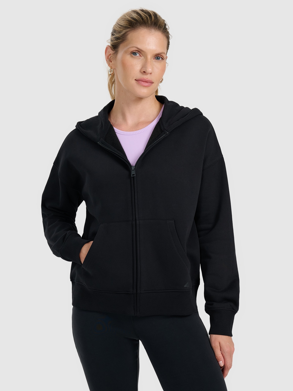 Moteriškas sportinis atsegamas džemperis su gobtuvu - juodas