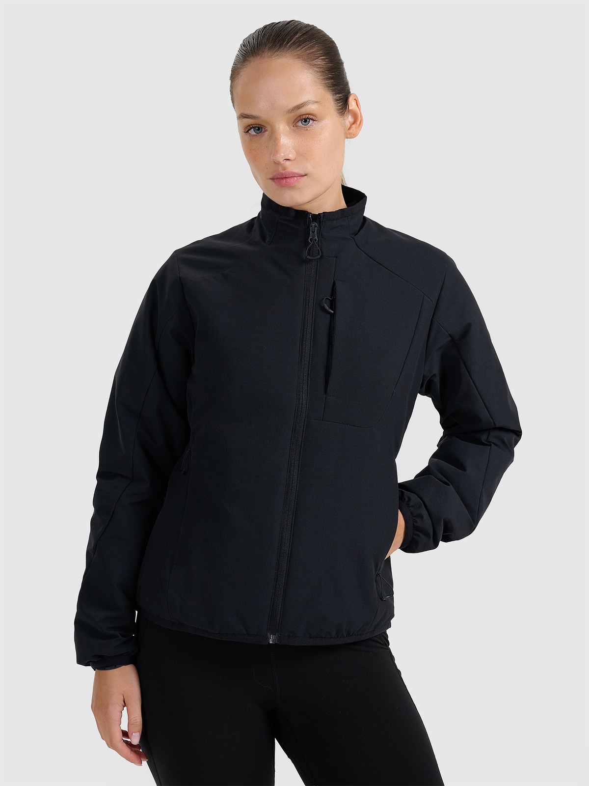 Moteriška žygio striukė su sintetiniu kamšalu - juoda