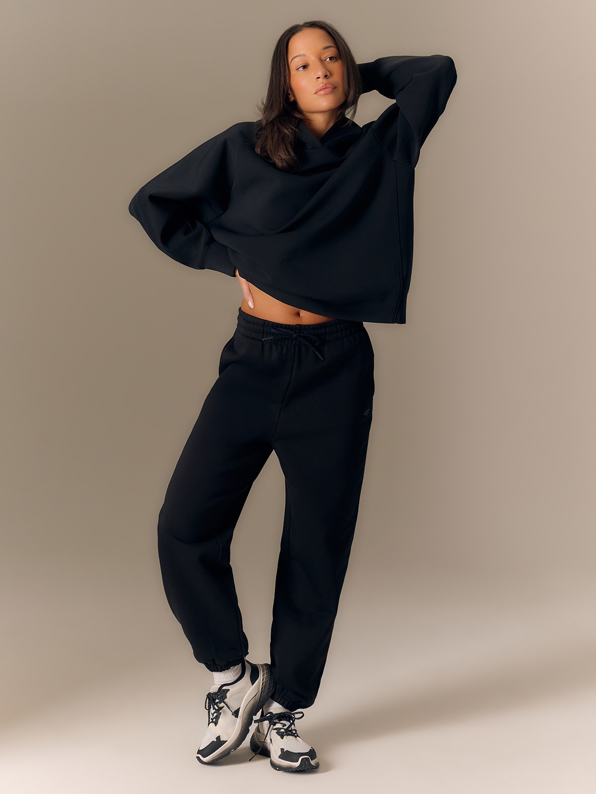 Sportinės kelnės jogger moterims - juodos