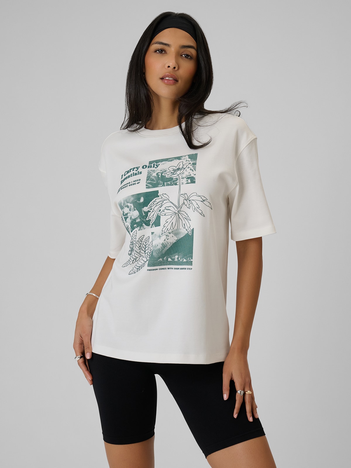 Moteriški loose marškinėliai su spauda - balti