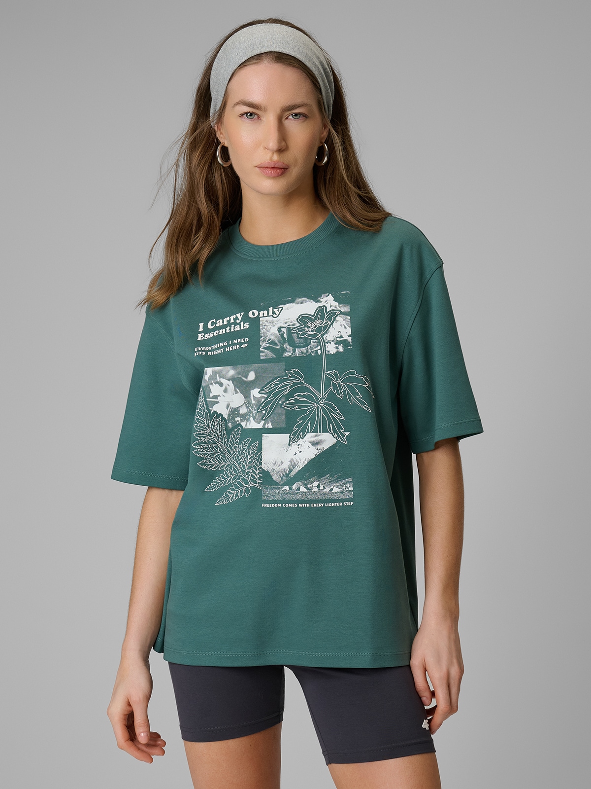 Moteriški loose marškinėliai su spauda - turkio spalvos