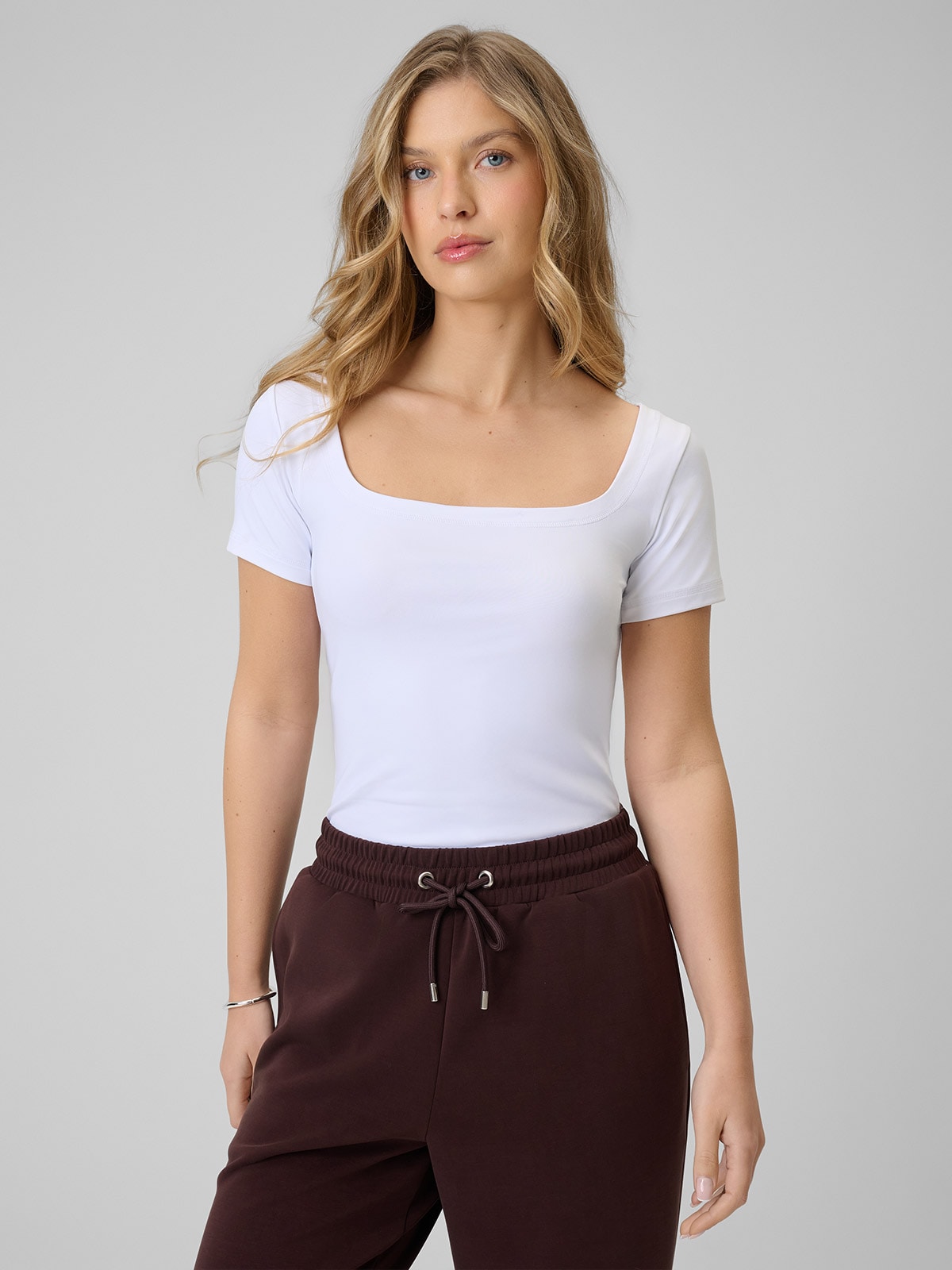 Moteriški t-shirt slim lygus marškinėliai - balti