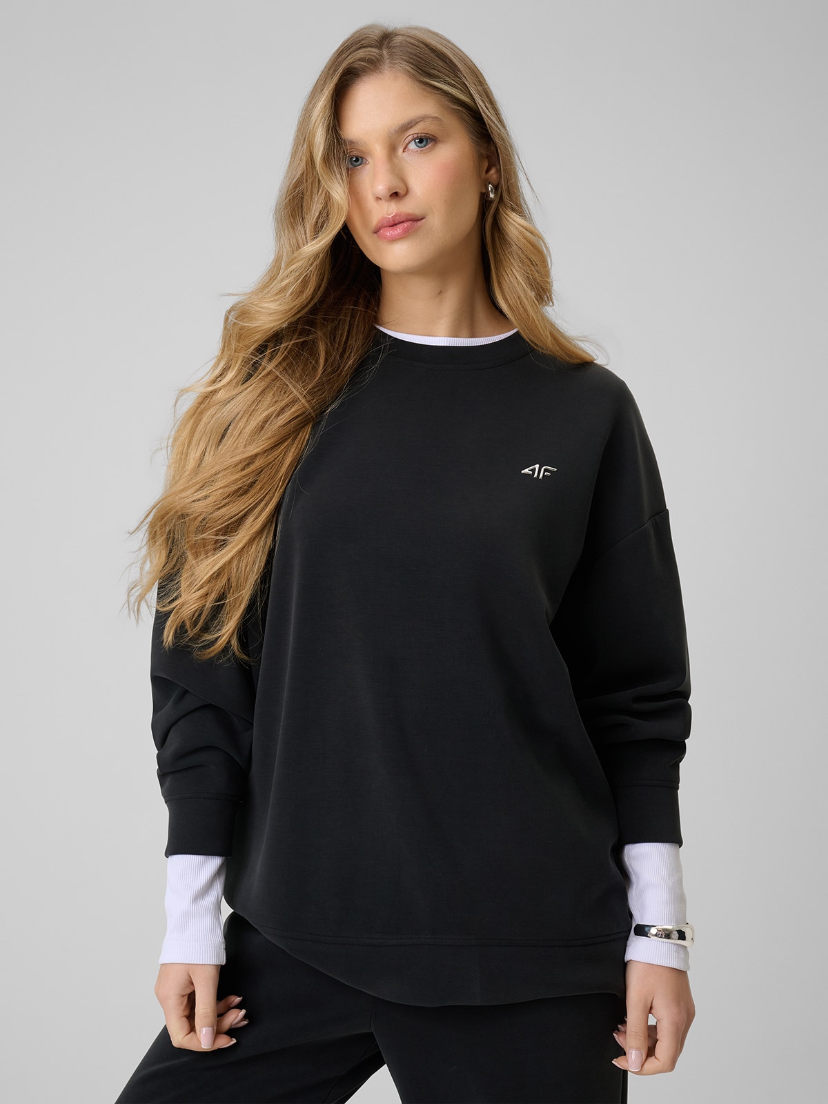 Moteriškas regular sportinis džemperis su modalu - juodas