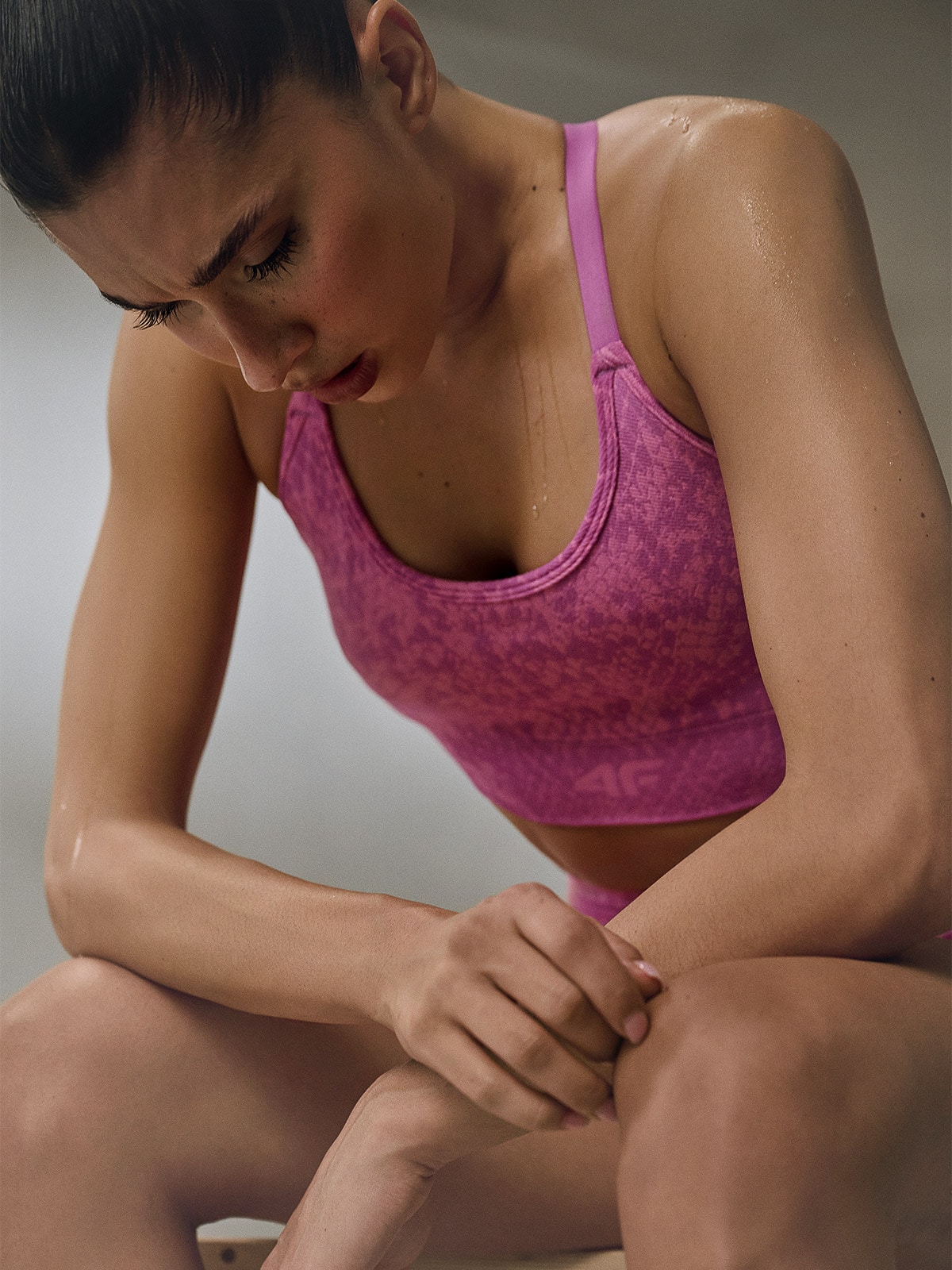 Treniruočių liemenėlė užtikrinanti mažą paramą - rožinė