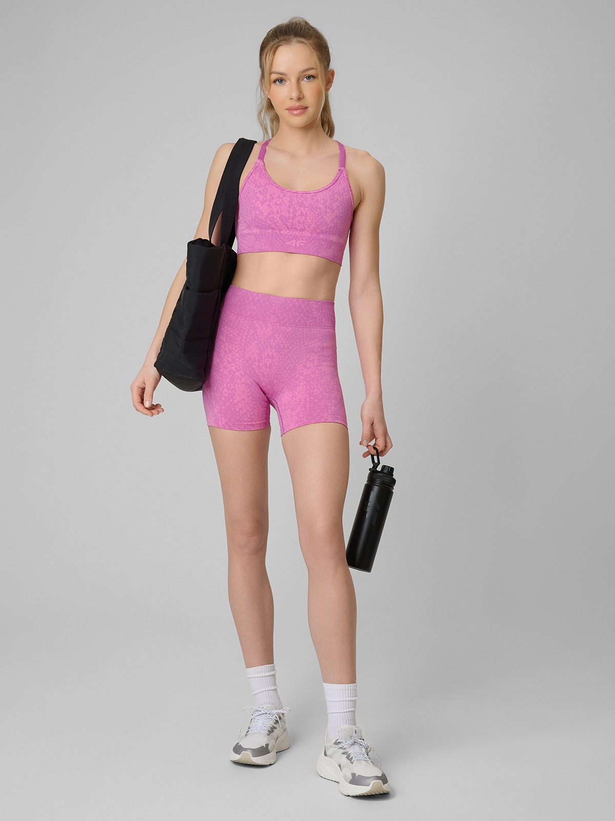 Moteriški besiūliai treniruočių šortai - rožiniai