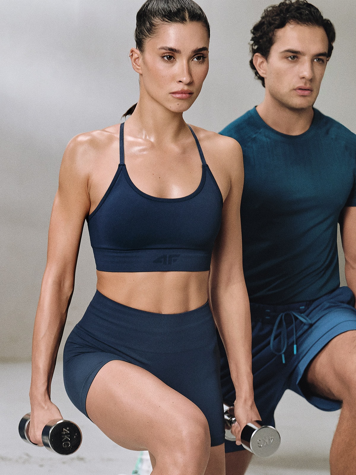 Moteriška besiūlė treniruočių liemenėlė užtikrinanti mažą paramą - turkio spalvos