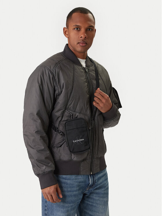 Calvin Klein Maža rankinė · Juoda