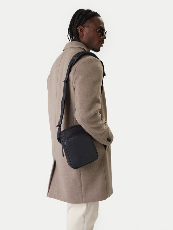 BOSS Maža rankinė · Juoda